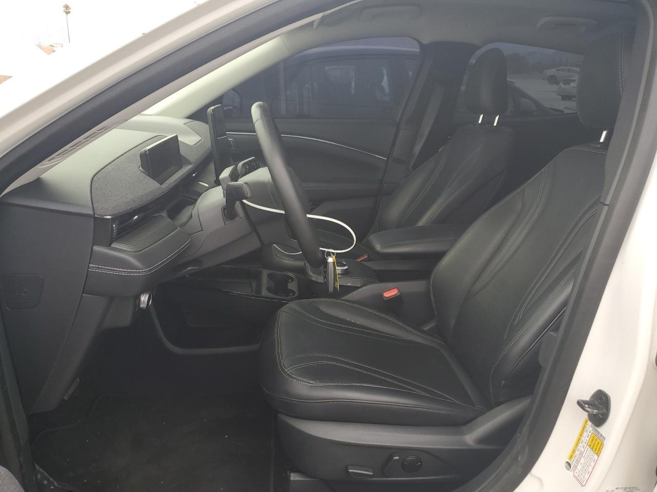 2022 Ford Mustang Mach-e Premium White vin: 3FMTK3RM0NMA26693