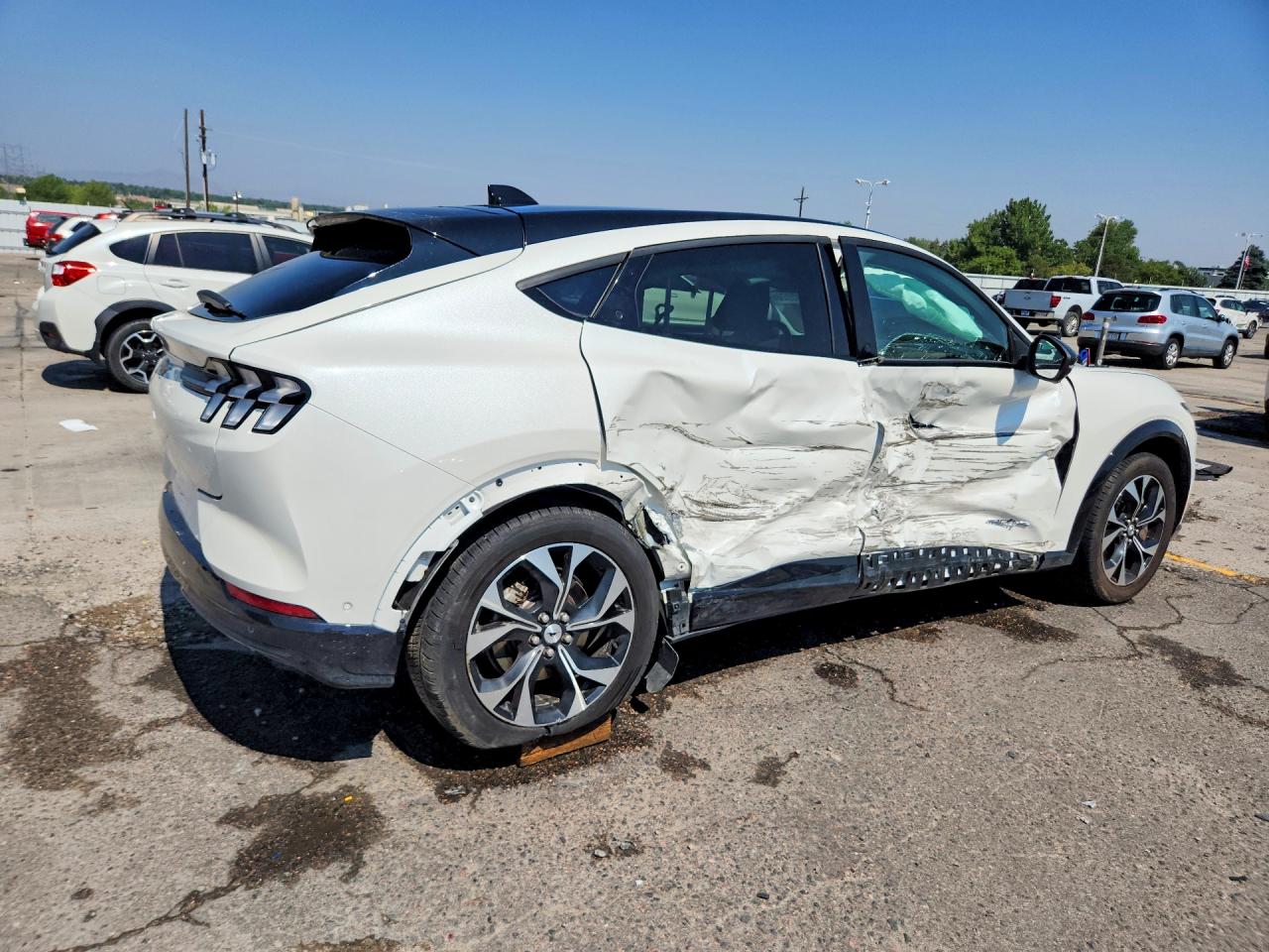 2021 Ford Mustang Mach-e Premium White vin: 3FMTK3SSXMMA54735