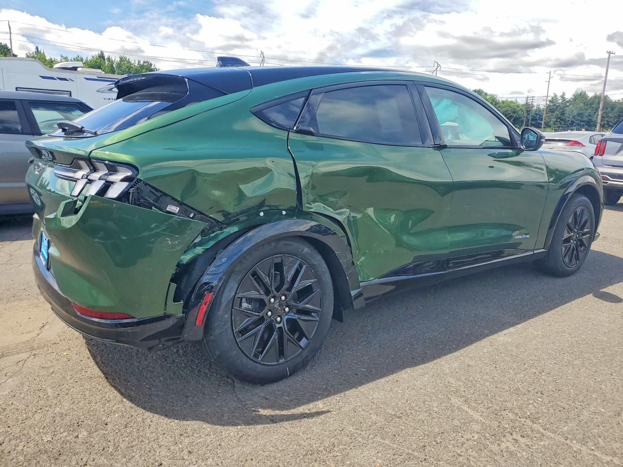 2026 Ford Mustang Mach-e Premium Green vin: 3FMTK3SU0TMA03793