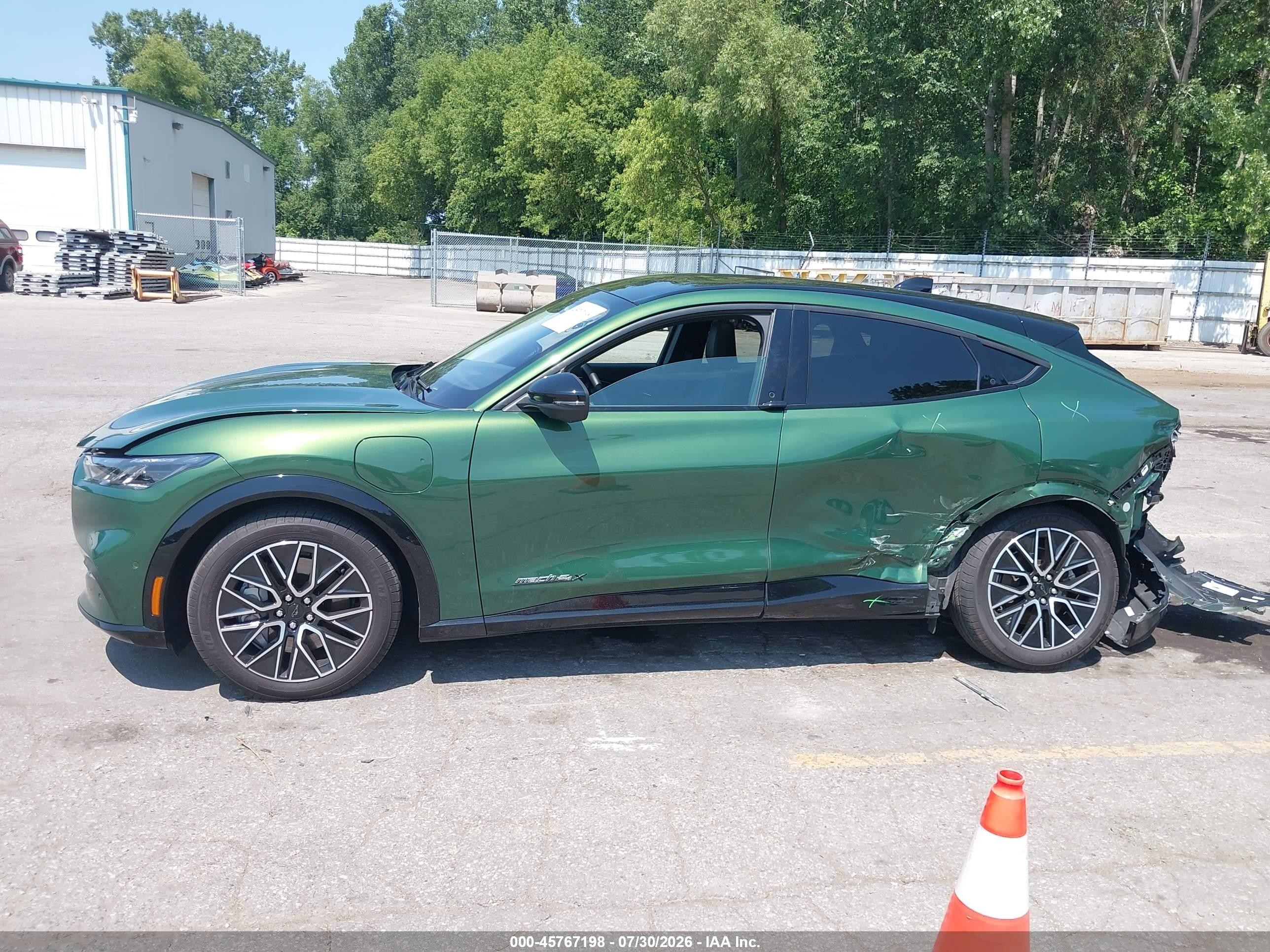 2024 Ford Mustang Mach-e Premium Зеленый vin: 3FMTK3SU5RMA16936