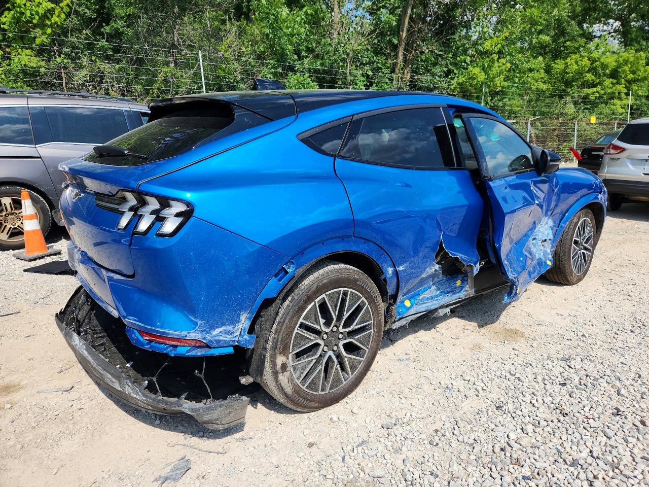 2025 Ford Mustang Mach-e Premium Blue vin: 3FMTK3SU6SMA52706