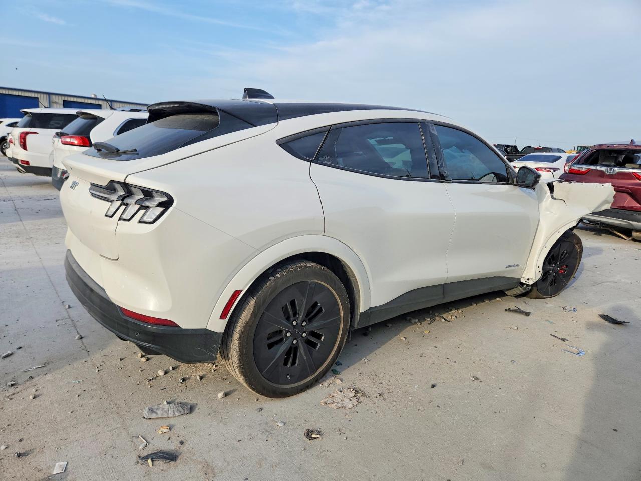 2025 Ford Mustang Mach-e Gt White vin: 3FMTK4SX0SMA55133