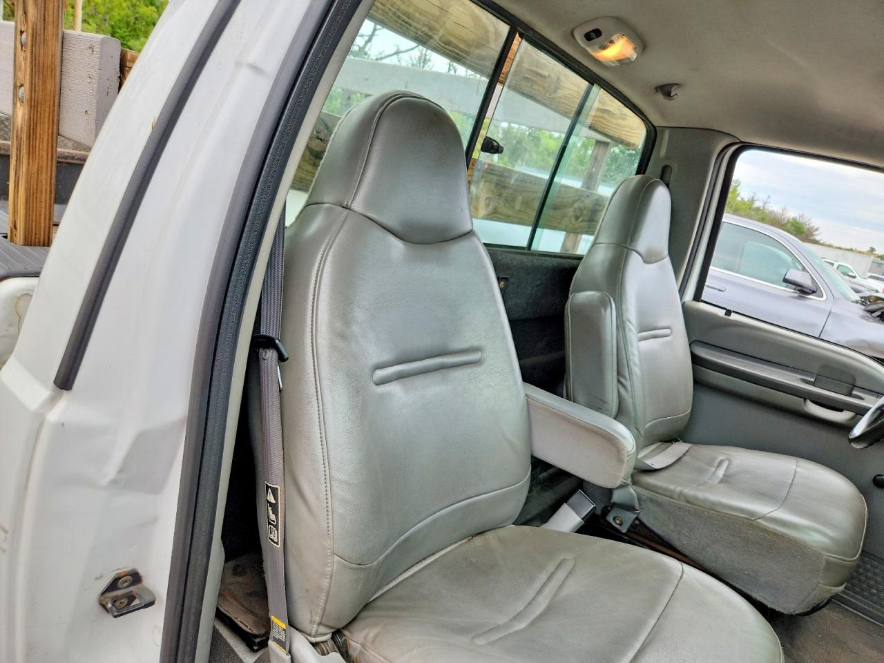2003 Ford F250 Super Duty White vin: 3FTNF20L93MB28314