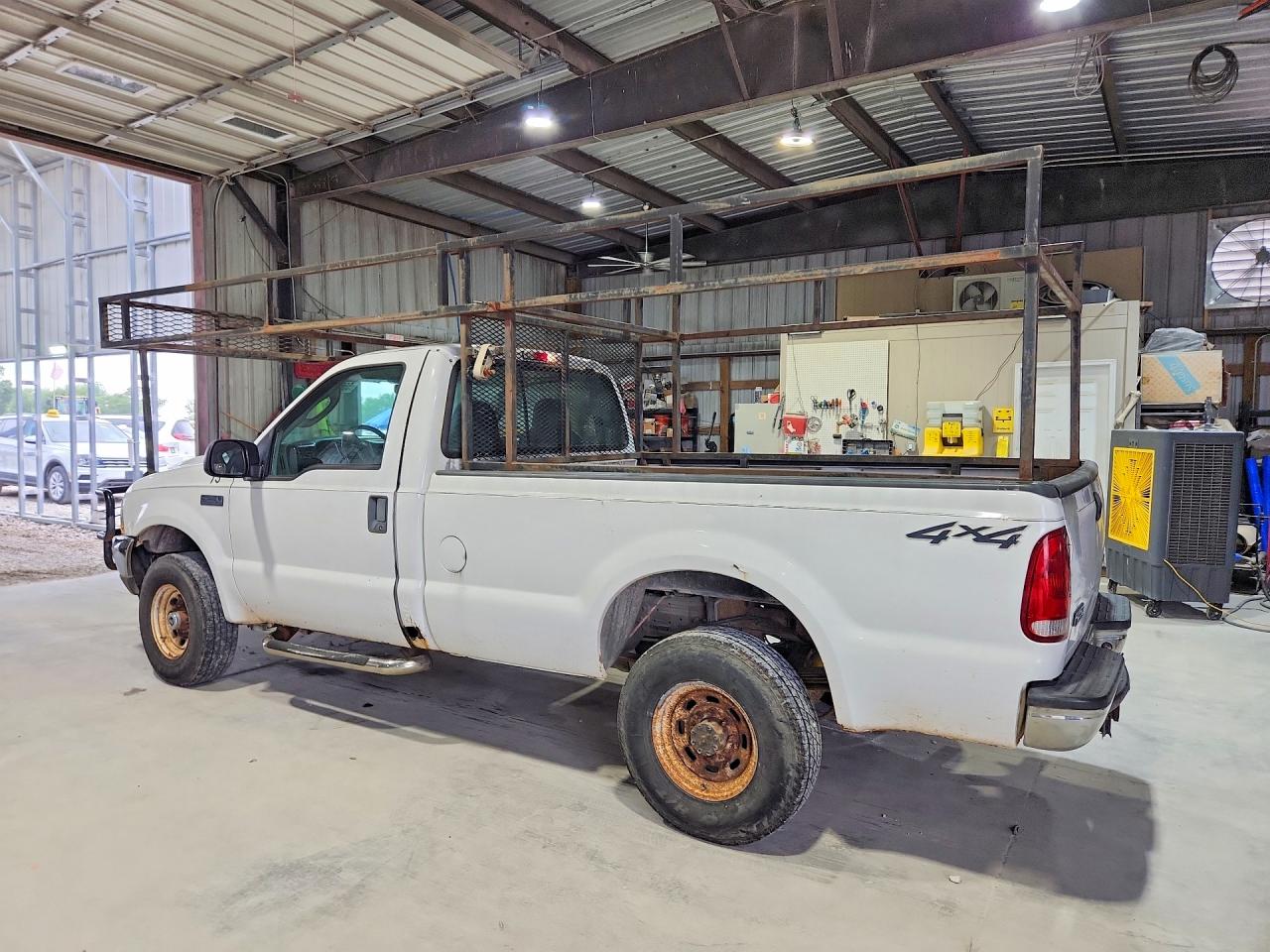 2004 Ford F250 Super Duty White vin: 3FTNF21L64MA12620