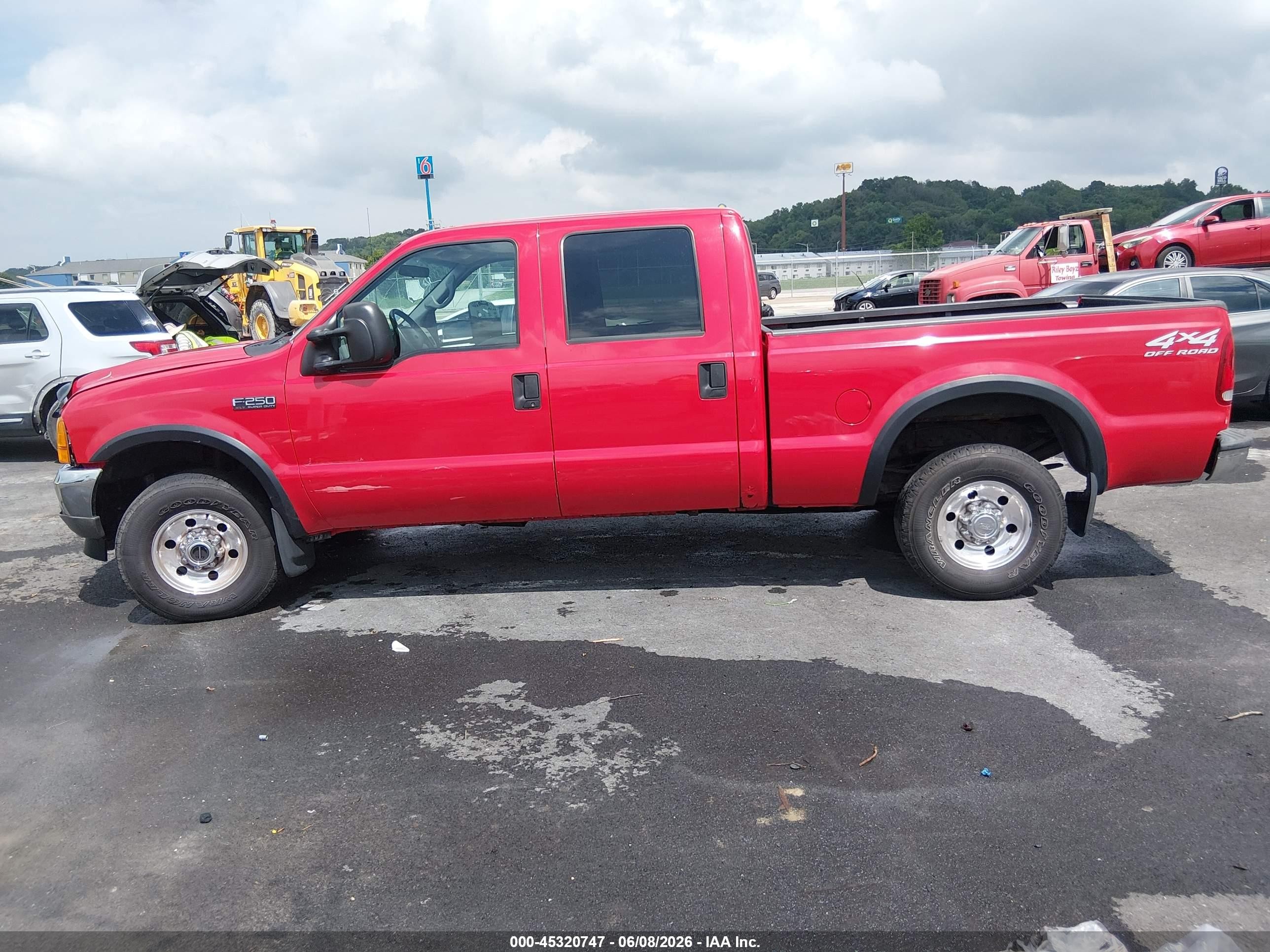 2001 Ford F-250   Red vin: 3FTNW21F51MA77156