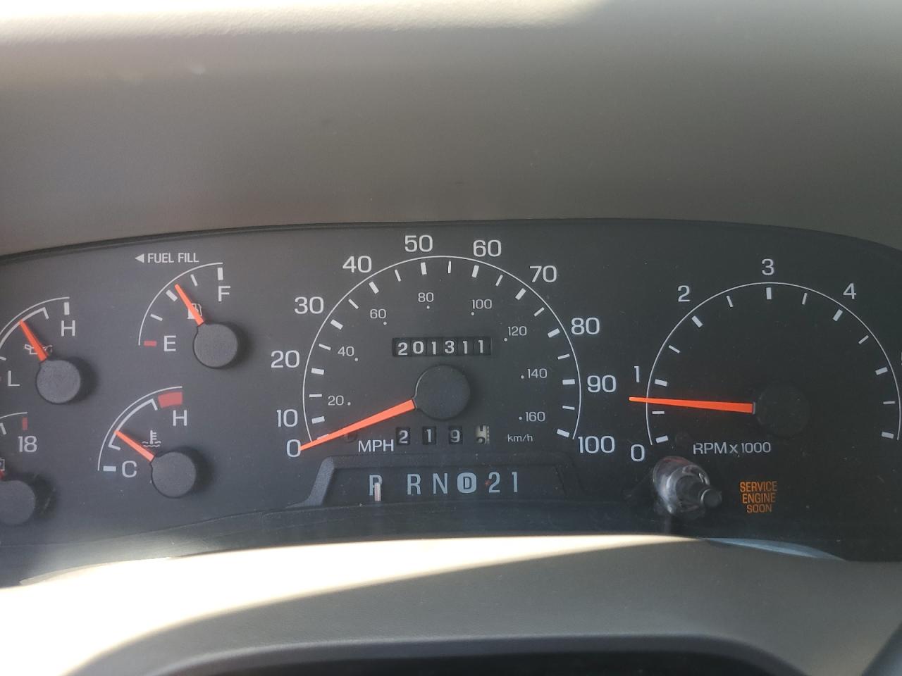 2001 Ford F250 Super Duty White vin: 3FTNW21L21MA23156 Damage: Warning Light - Engine, On, Unacceptable