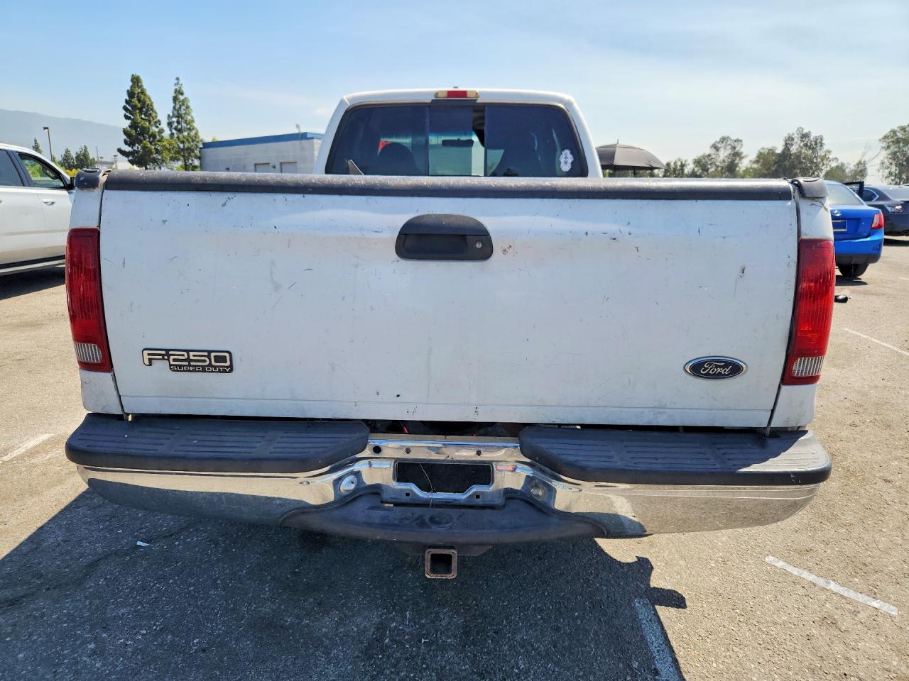 2000 Ford F250 Super Duty White vin: 3FTNX20F7YMA52090