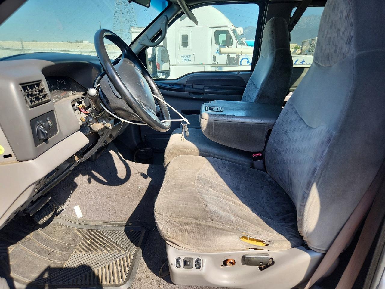 2000 Ford F250 Super Duty White vin: 3FTNX20F7YMA52090