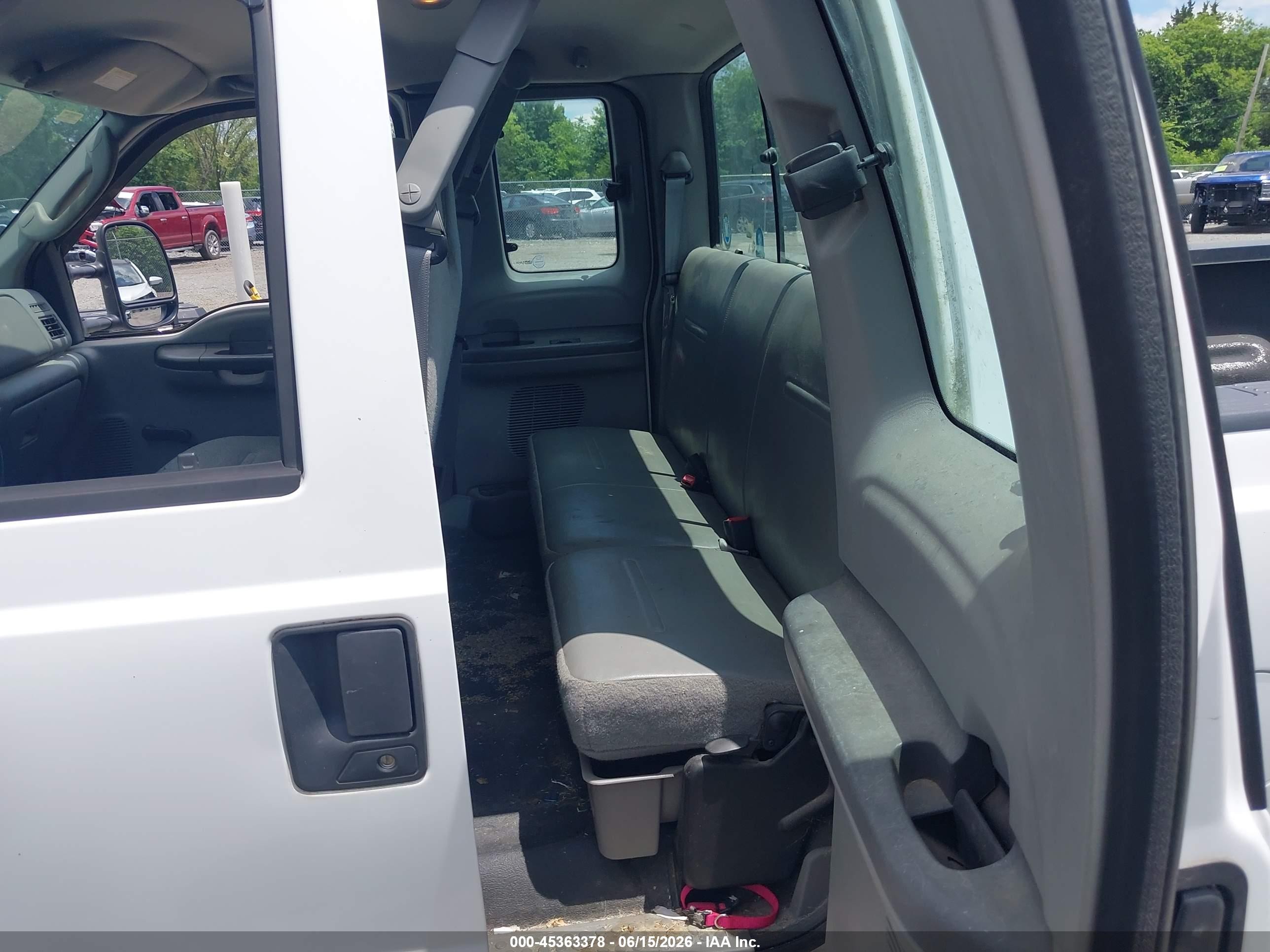 2003 Ford F250 Super Duty White vin: 3FTNX20L53MB35662