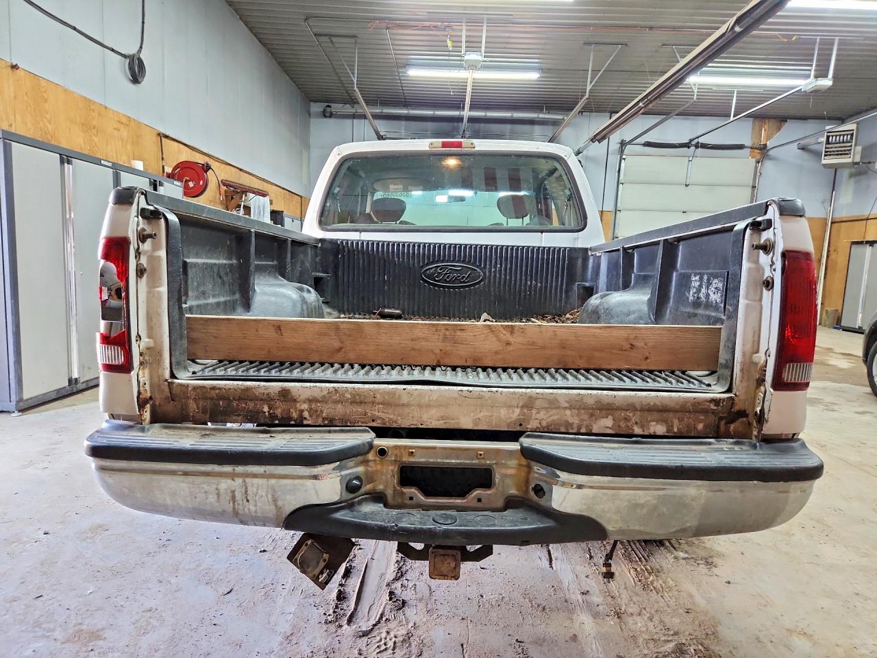 2001 Ford F250 Super Duty White vin: 3FTNX21F51MA86355