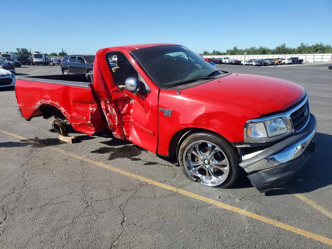 2001 Ford F150 Красный vin: 3FTRF17W31MA62724