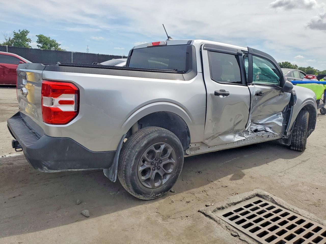 2023 Ford Maverick Xl Silver vin: 3FTTW8E31PRB02561