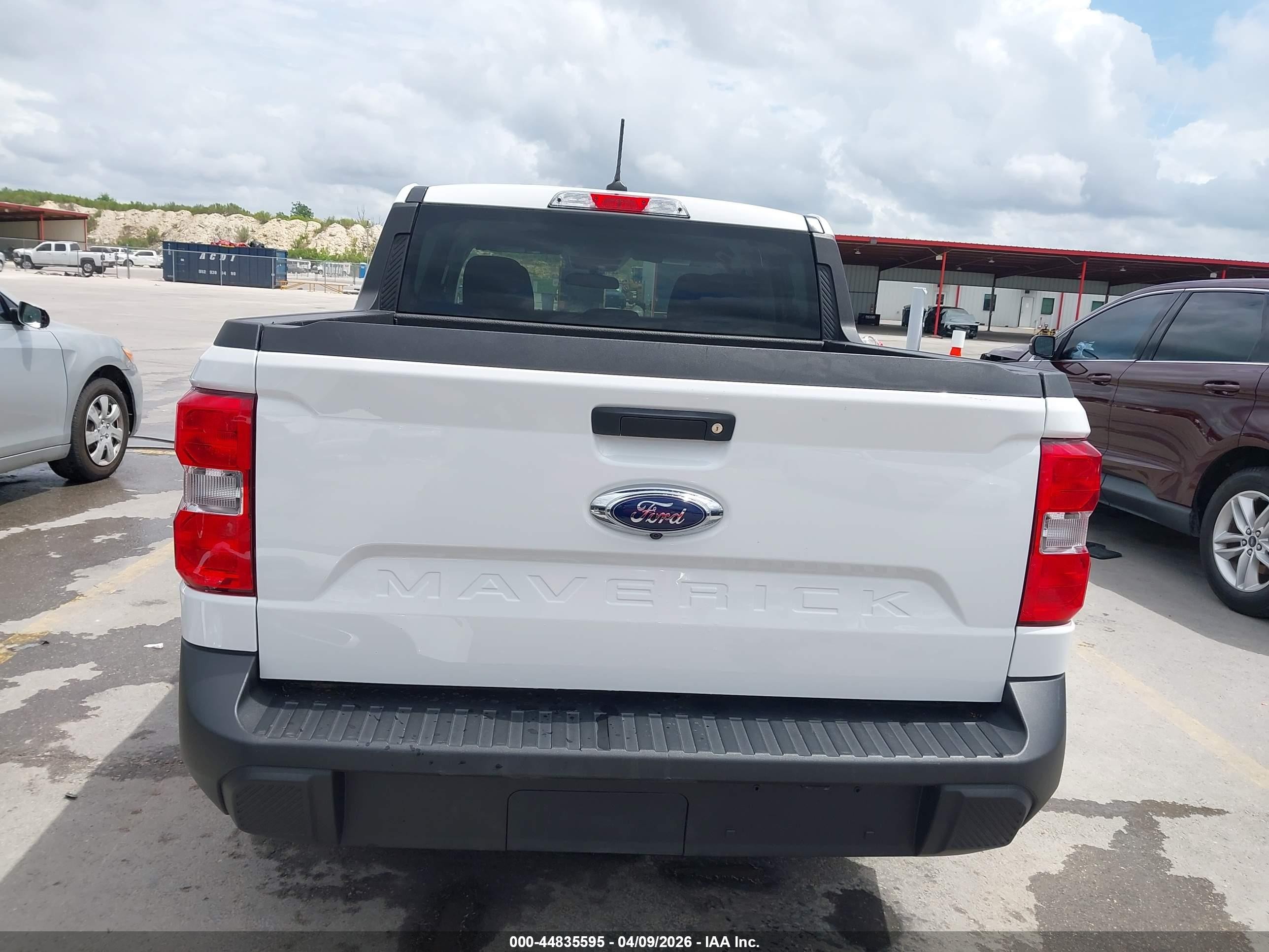 2023 Ford Maverick Xlt White vin: 3FTTW8E99PRA62797