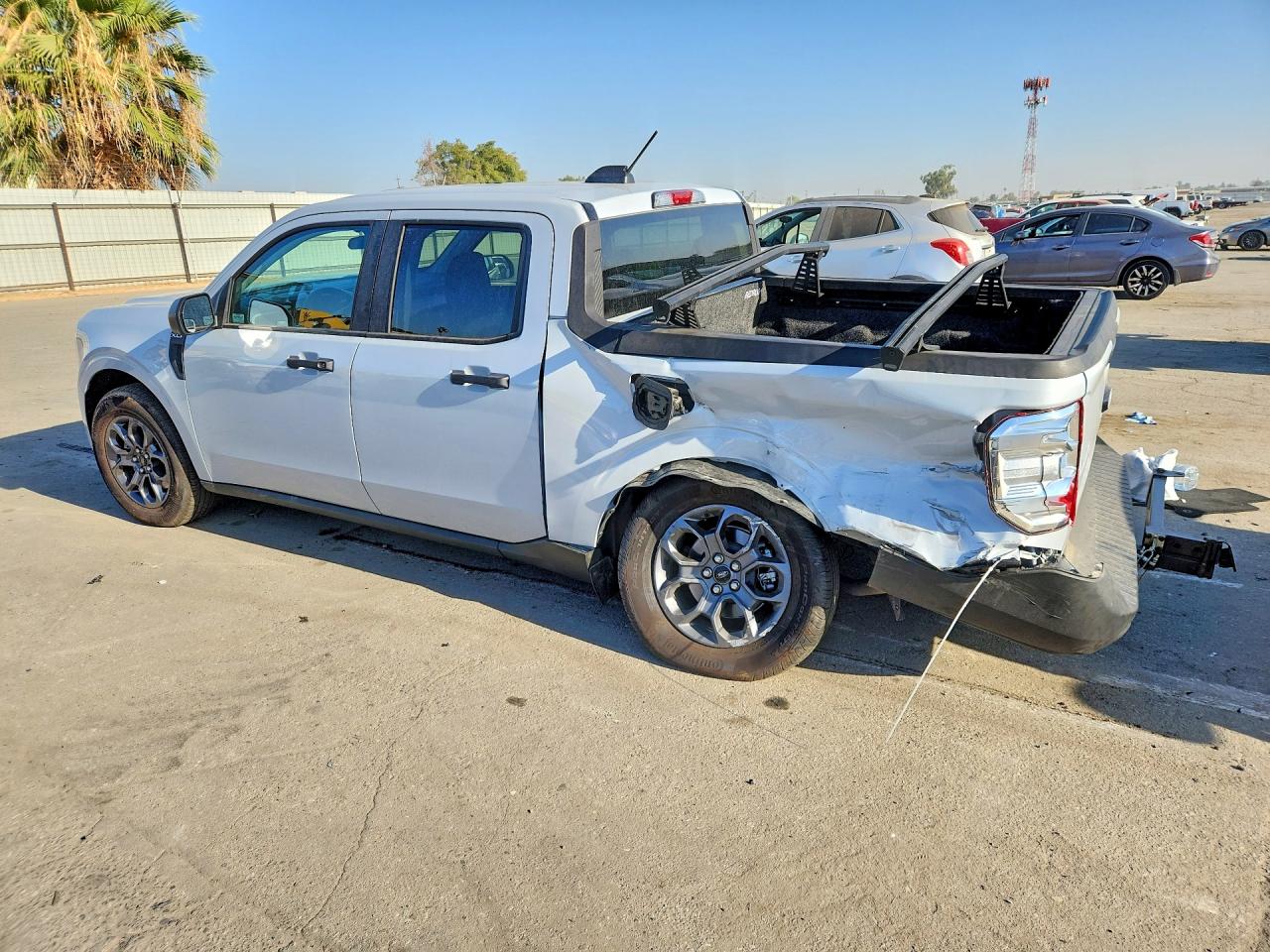 2025 Ford Maverick Xlt White vin: 3FTTW8J32SRB49015