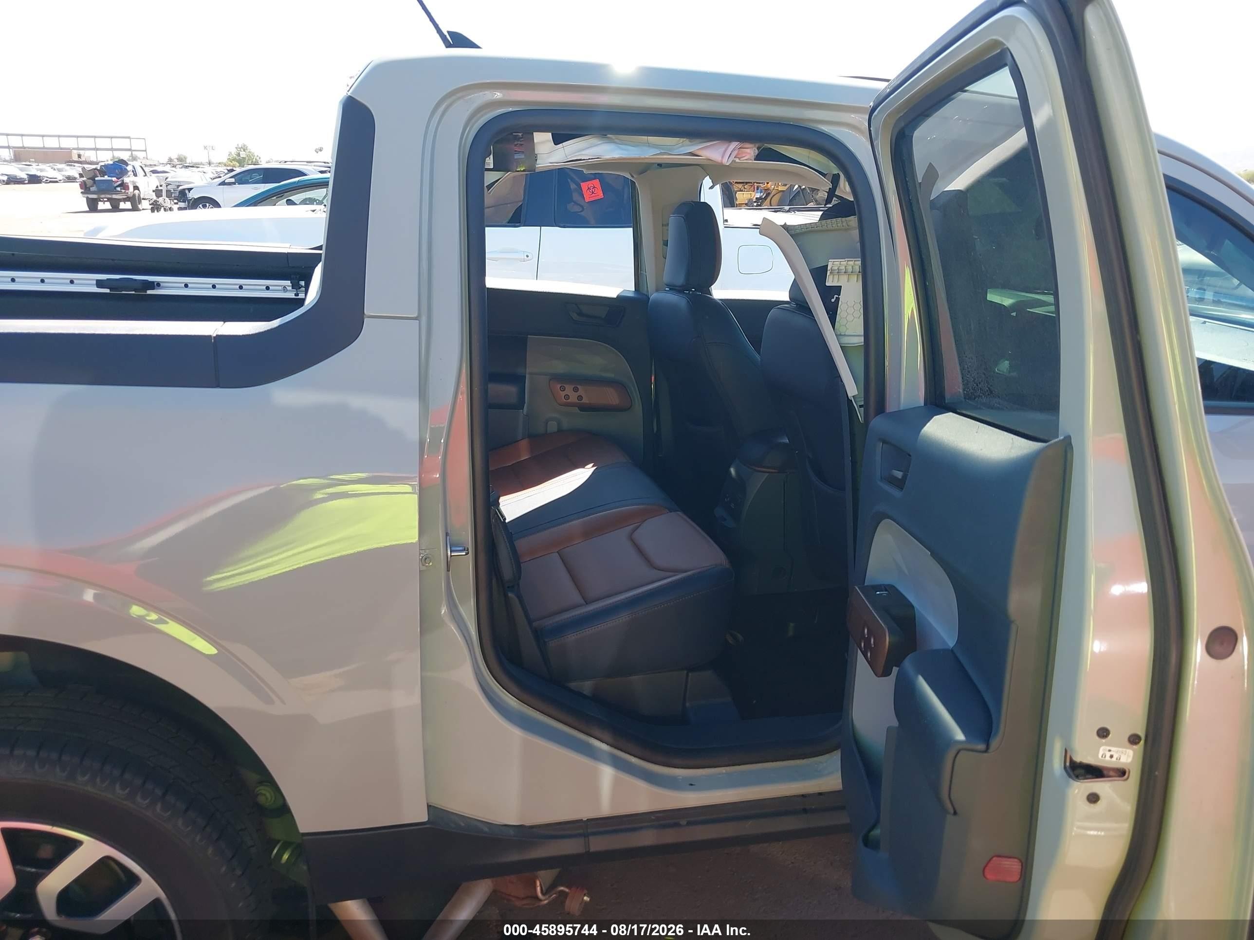 2024 Ford Maverick Lariat Silver vin: 3FTTW8M35RRA26234