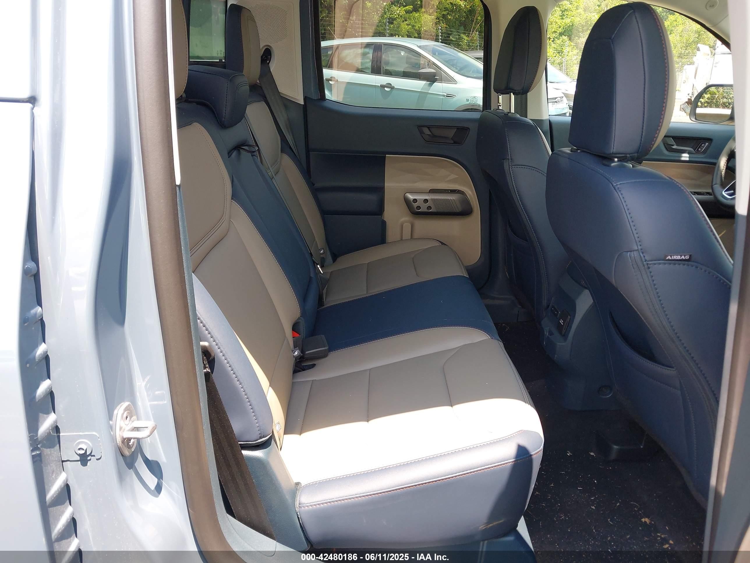 2025 Ford Maverick Lariat Light Blue vin: 3FTTW8S33SRA08128