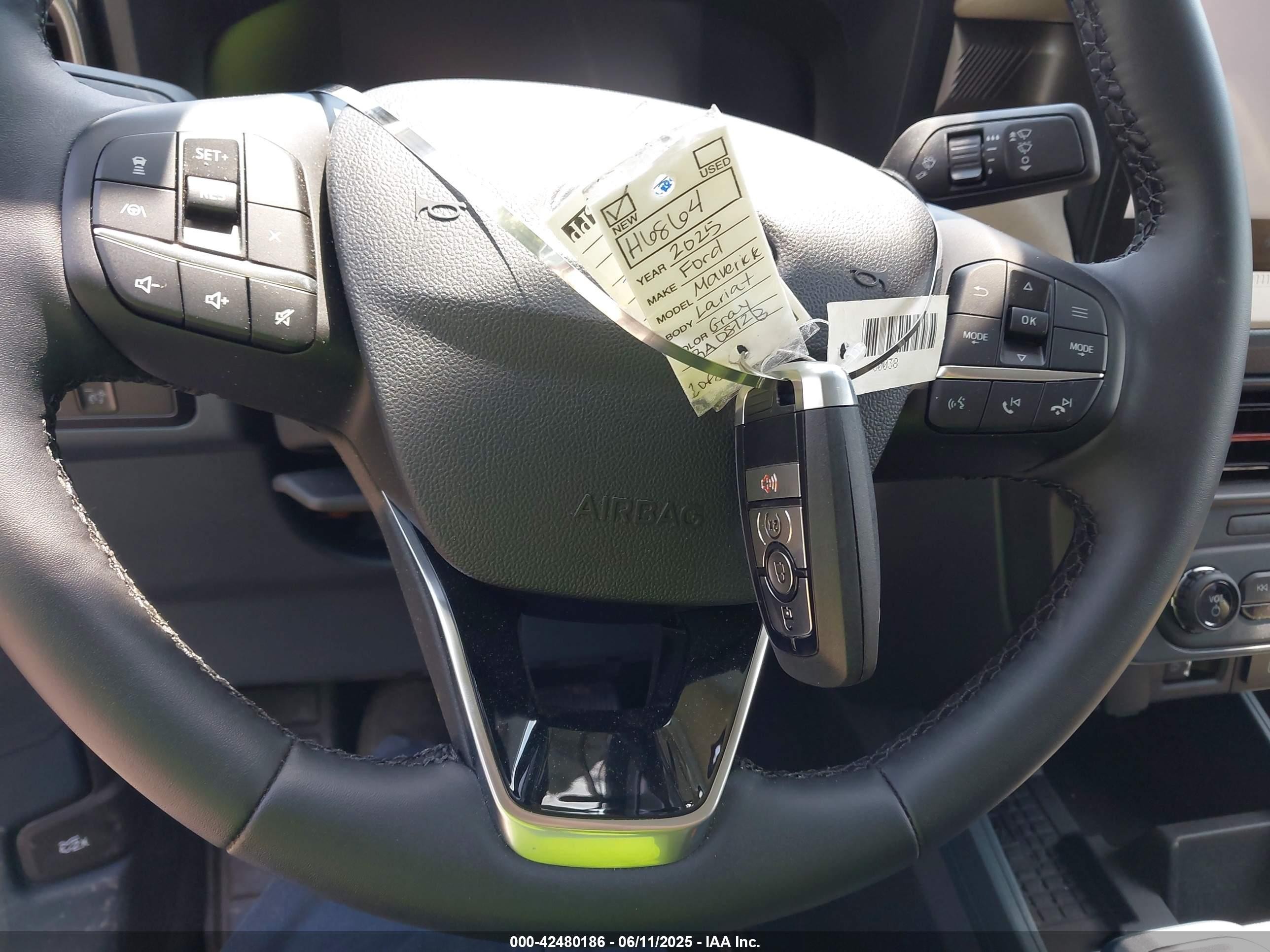 2025 Ford Maverick Lariat Light Blue vin: 3FTTW8S33SRA08128