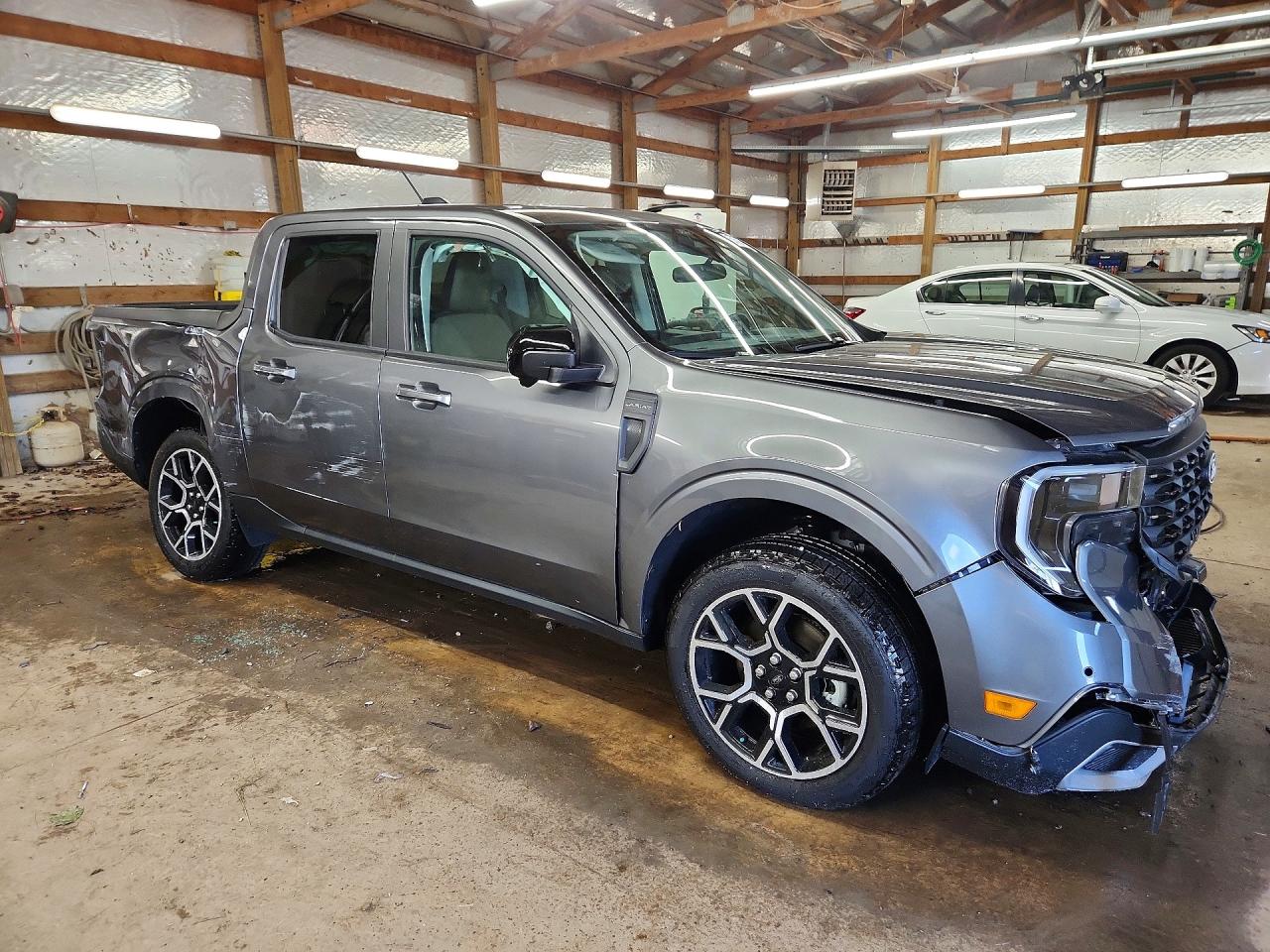 2026 Ford Maverick Lariat Gray vin: 3FTTW8S37TRA18002