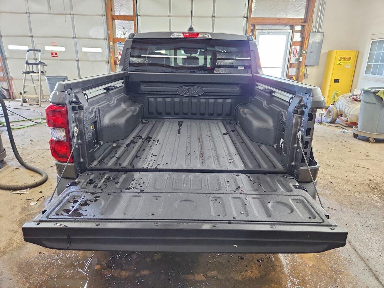 2026 Ford Maverick Lariat Gray vin: 3FTTW8S37TRA18002