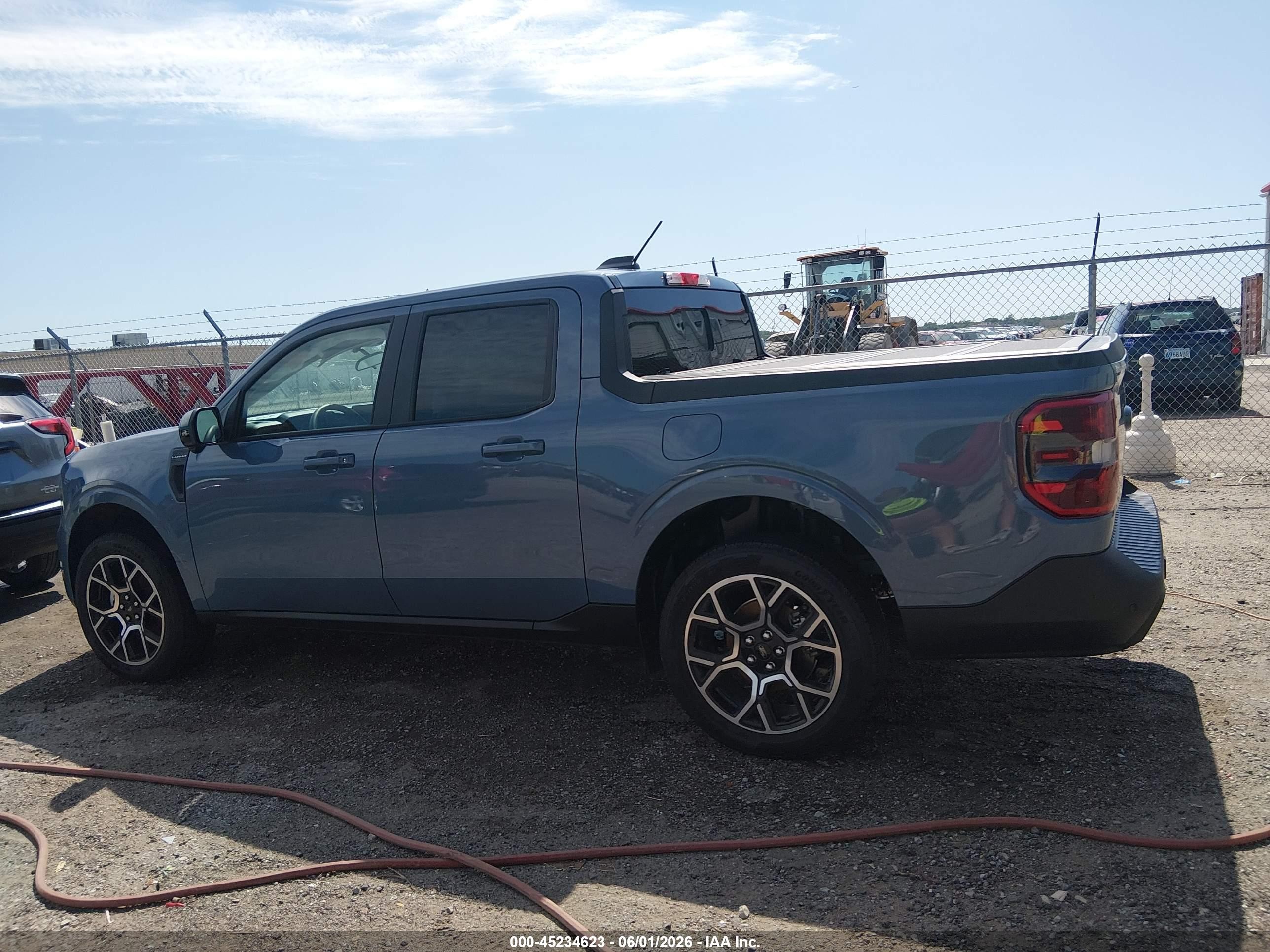 2025 Ford Maverick Lariat Light Blue vin: 3FTTW8SAXSRA98280