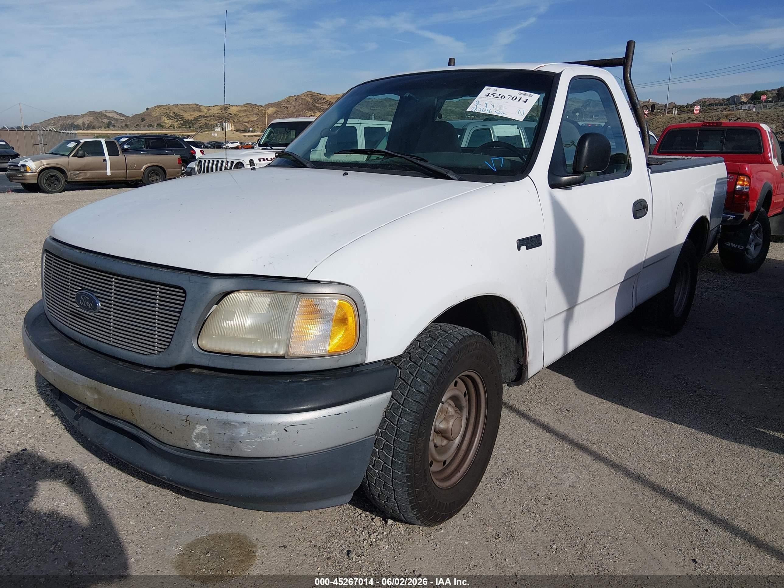 2000 Ford F-150 Work Series/xl/xlt White vin: 3FTZF1725YMA38190