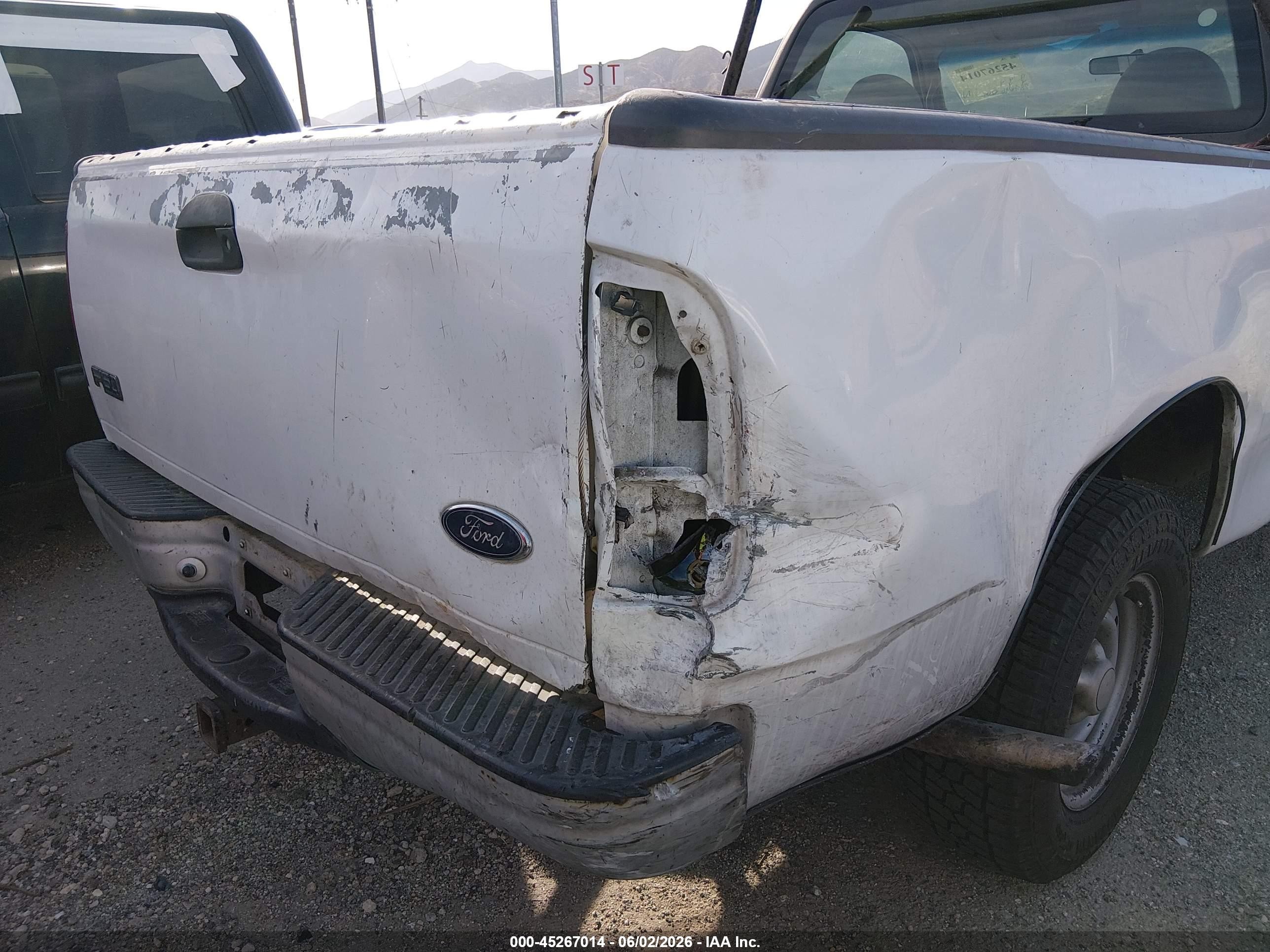 2000 Ford F-150 Work Series/xl/xlt White vin: 3FTZF1725YMA38190