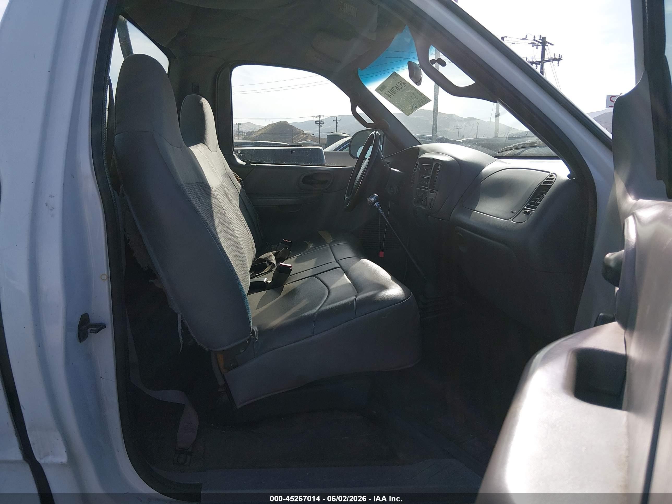 2000 Ford F-150 Work Series/xl/xlt White vin: 3FTZF1725YMA38190