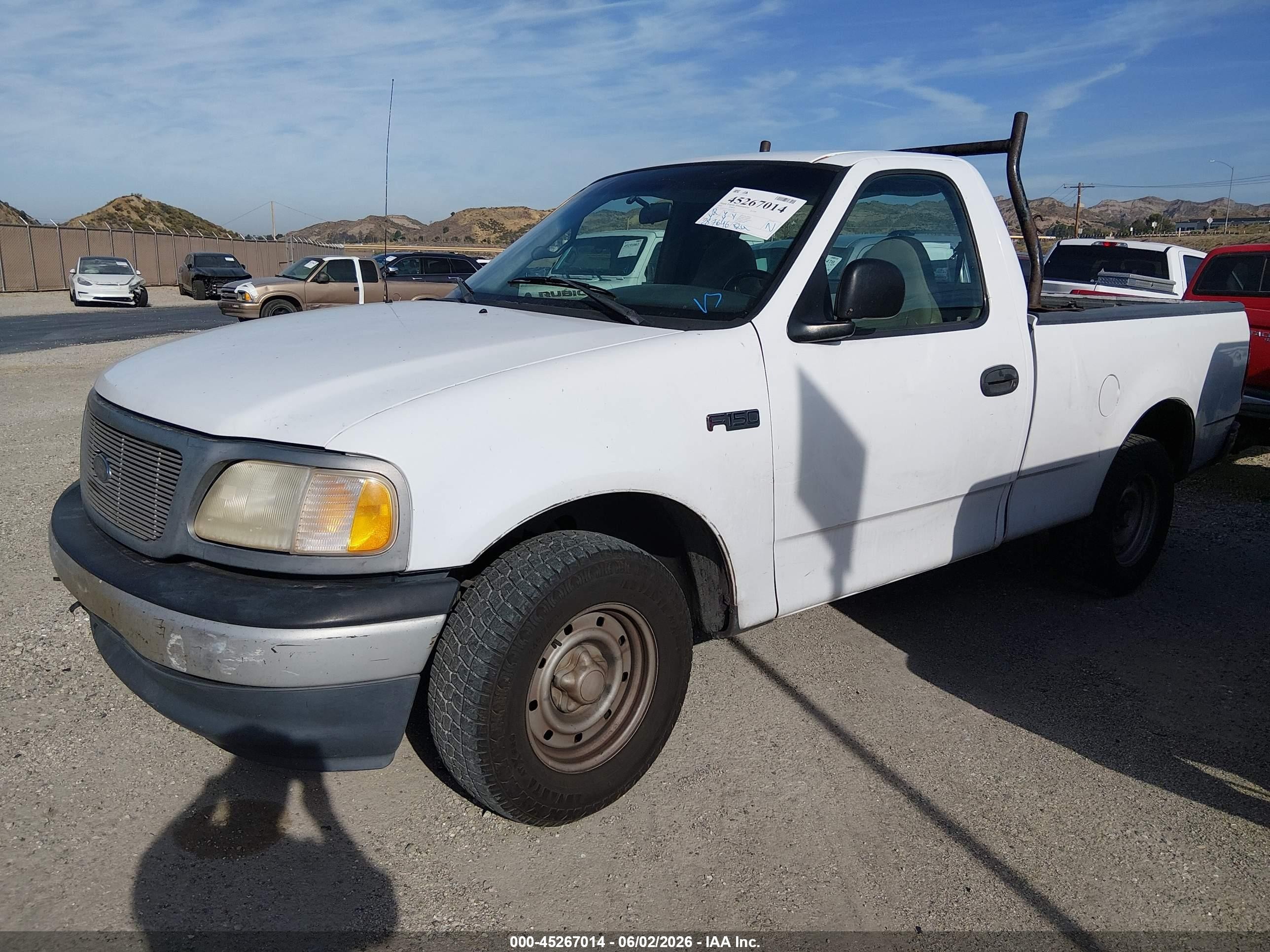 2000 Ford F-150 Work Series/xl/xlt White vin: 3FTZF1725YMA38190