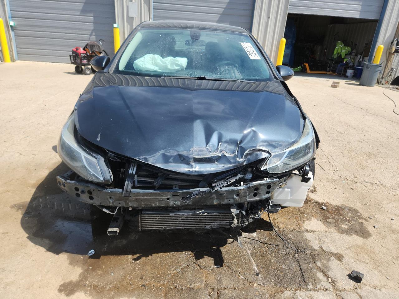 2017 Chevrolet Cruze Lt Угольный vin: 3G1BE6SM5HS578833 Damage: Windshield, Broken, Replacement Required