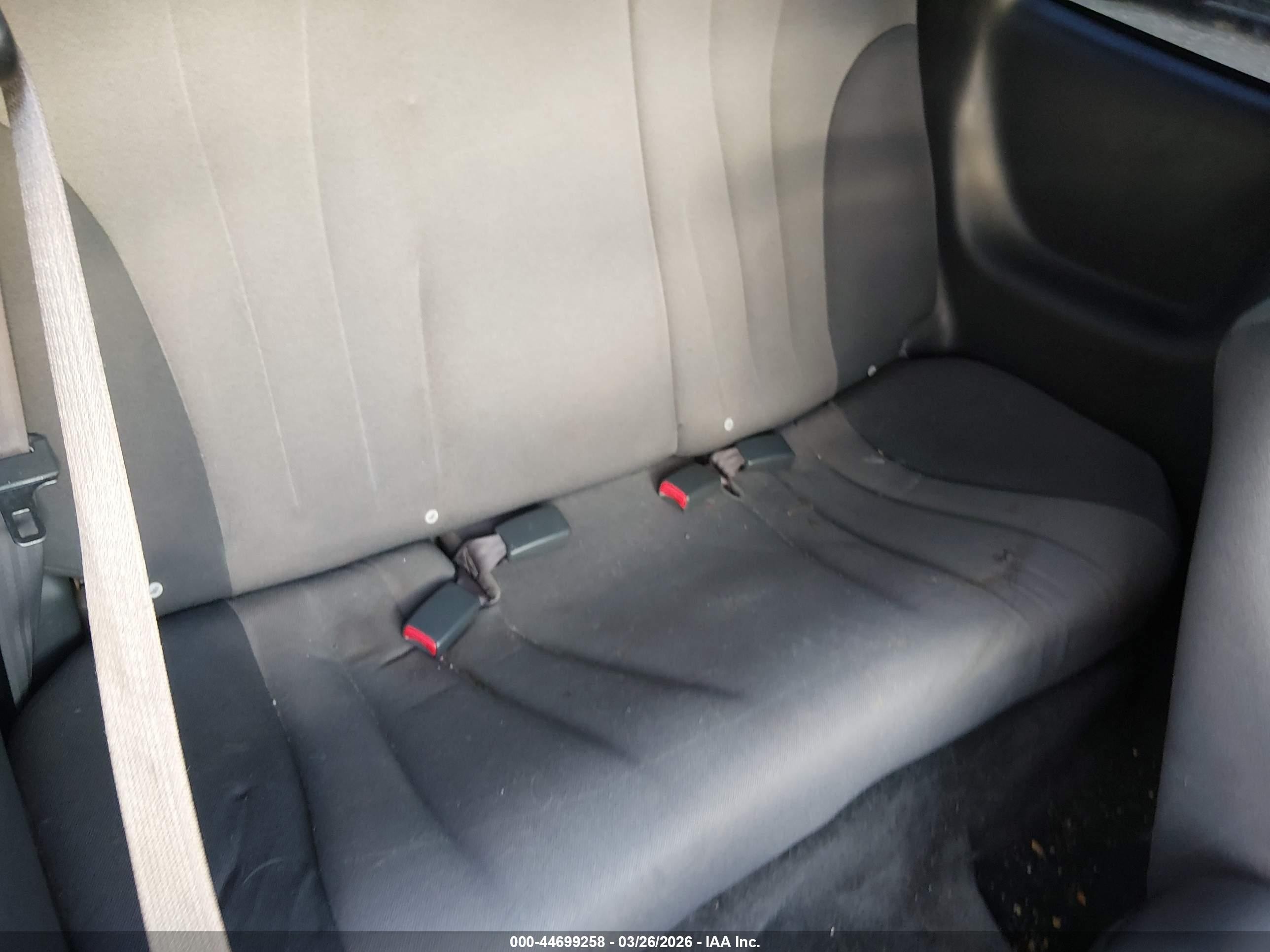 2005 Pontiac Sunfire   Silver vin: 3G2JB12F35S212353