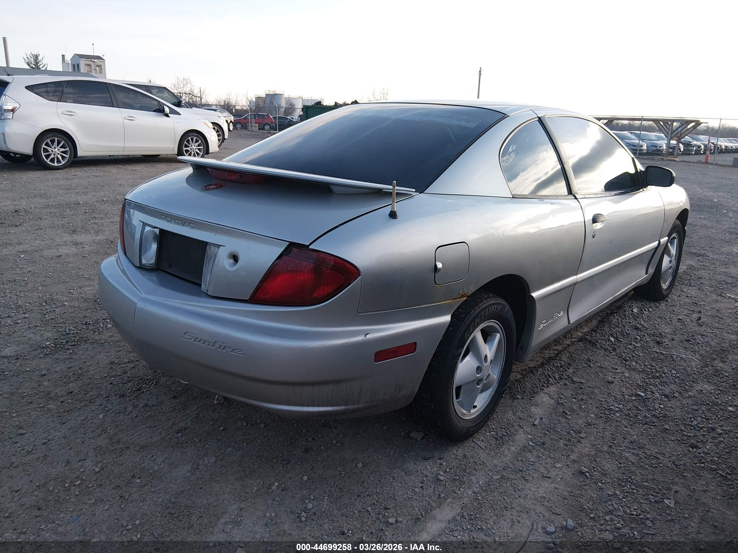 2005 Pontiac Sunfire   Silver vin: 3G2JB12F35S212353