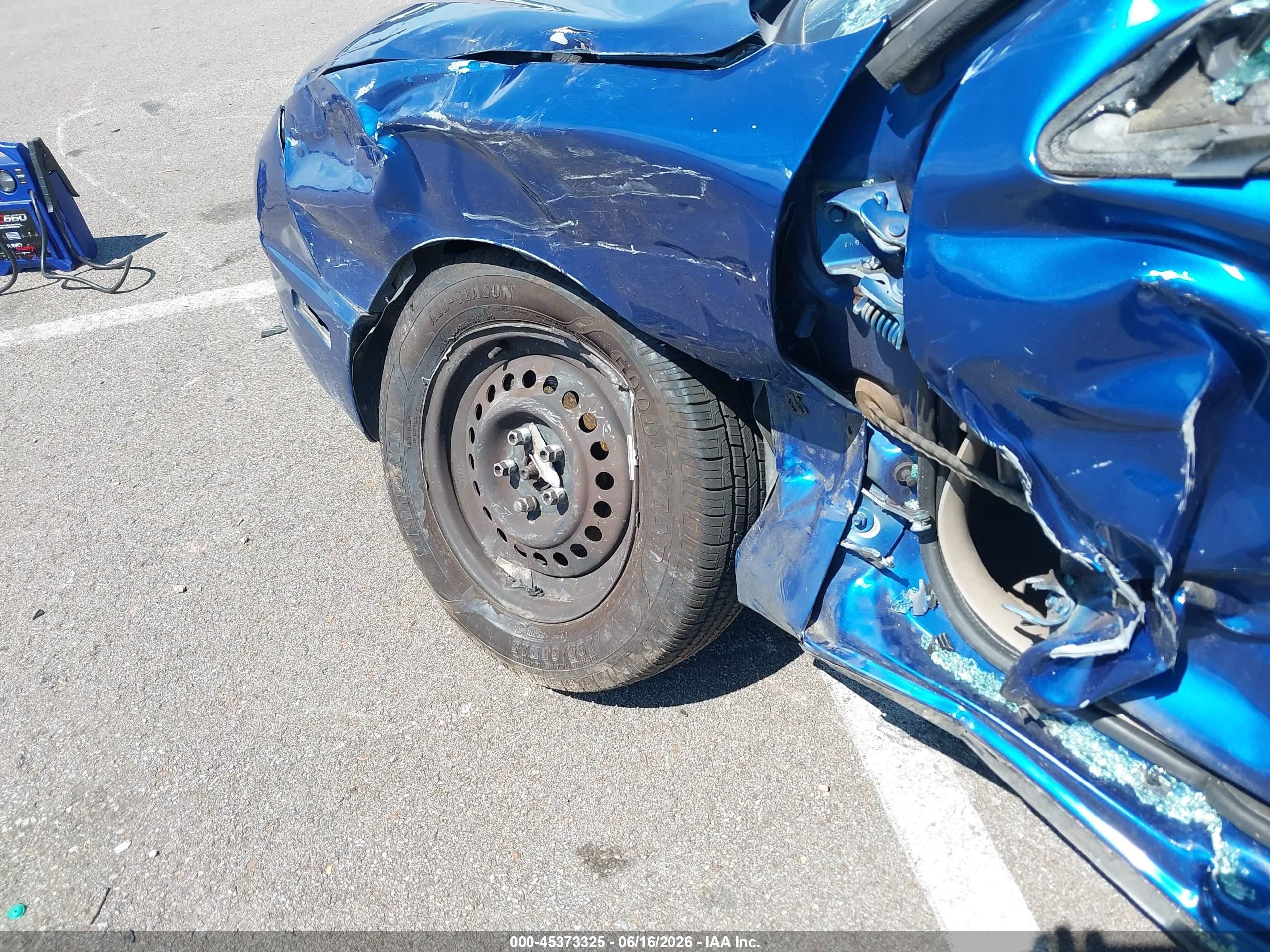 2005 Pontiac Sunfire   Blue vin: 3G2JB12F45S114304