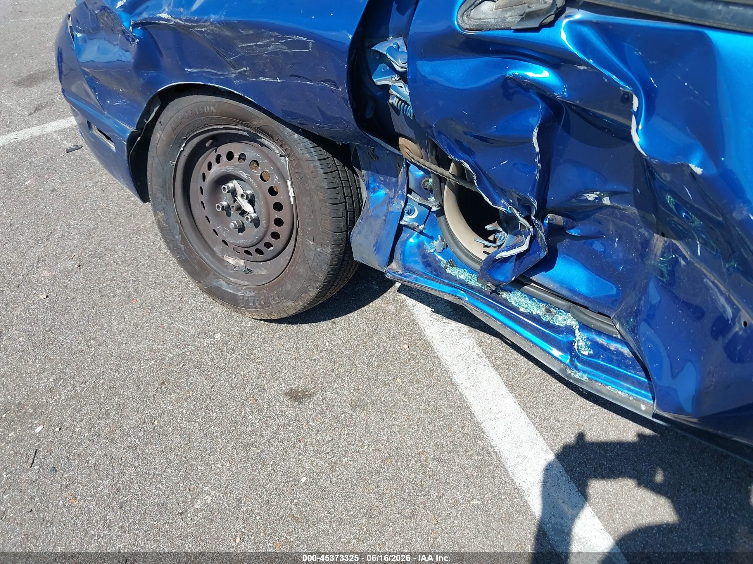 2005 Pontiac Sunfire   Blue vin: 3G2JB12F45S114304