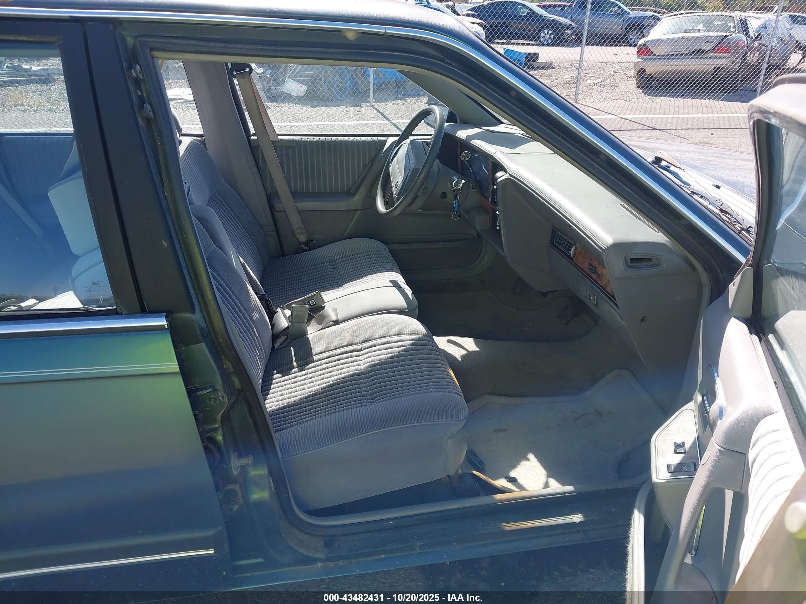 1993 Buick Century Special Blue vin: 3G4AG55N0PS627216