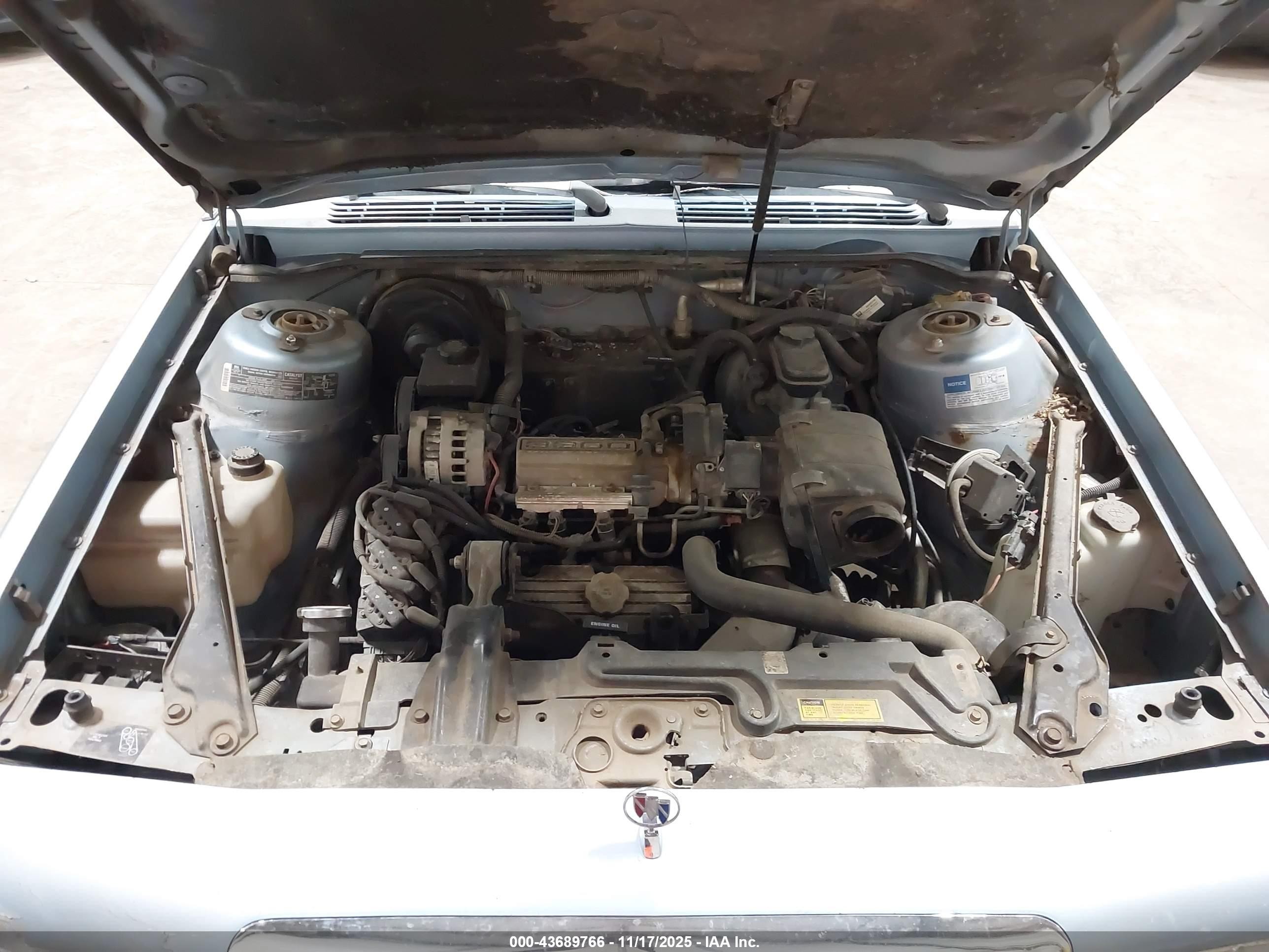 1993 Buick Century Special Blue vin: 3G4AG55N2PS622101