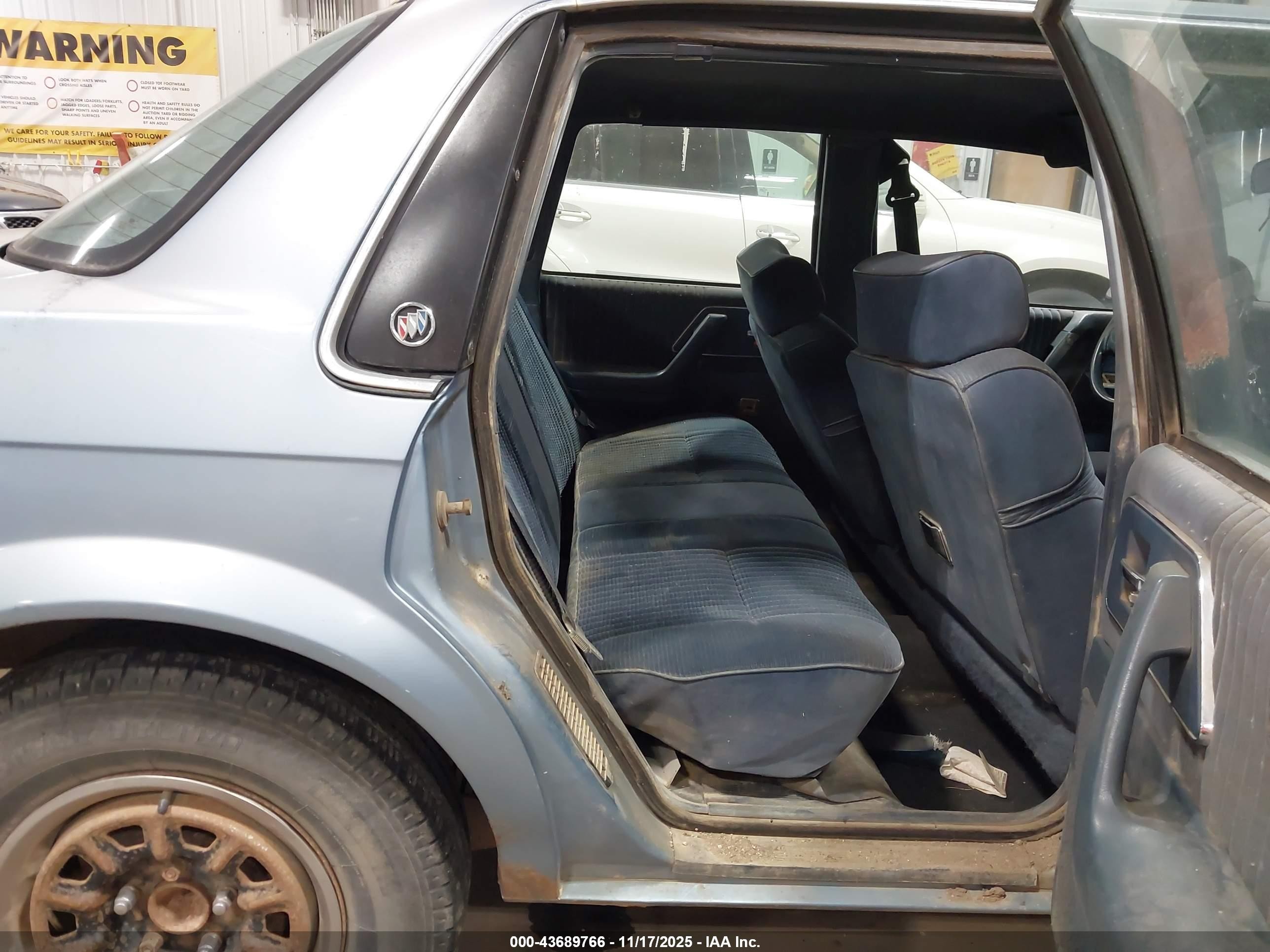 1993 Buick Century Special Blue vin: 3G4AG55N2PS622101