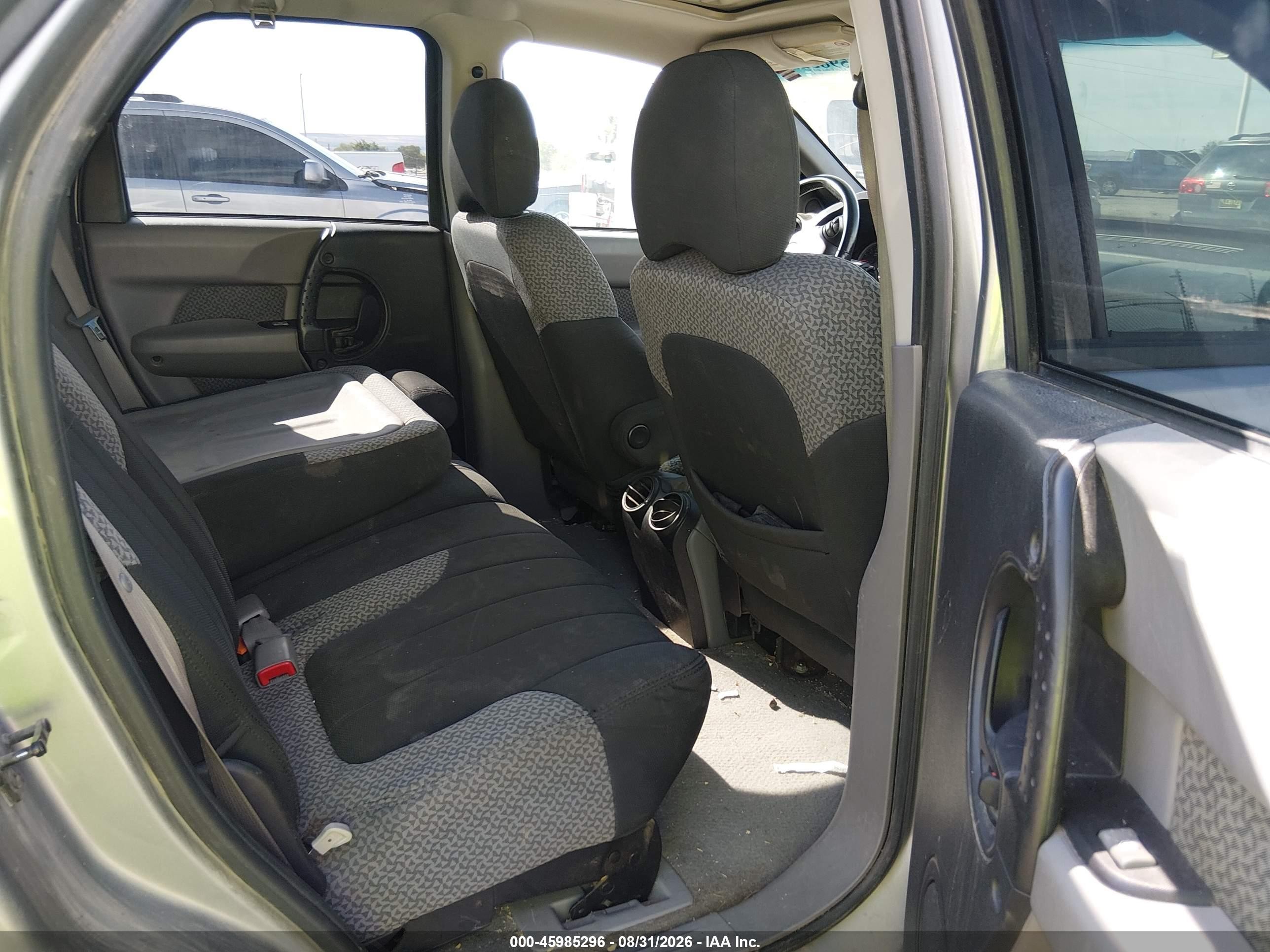 2004 Pontiac Aztek   Silver vin: 3G7DA03E24S539674