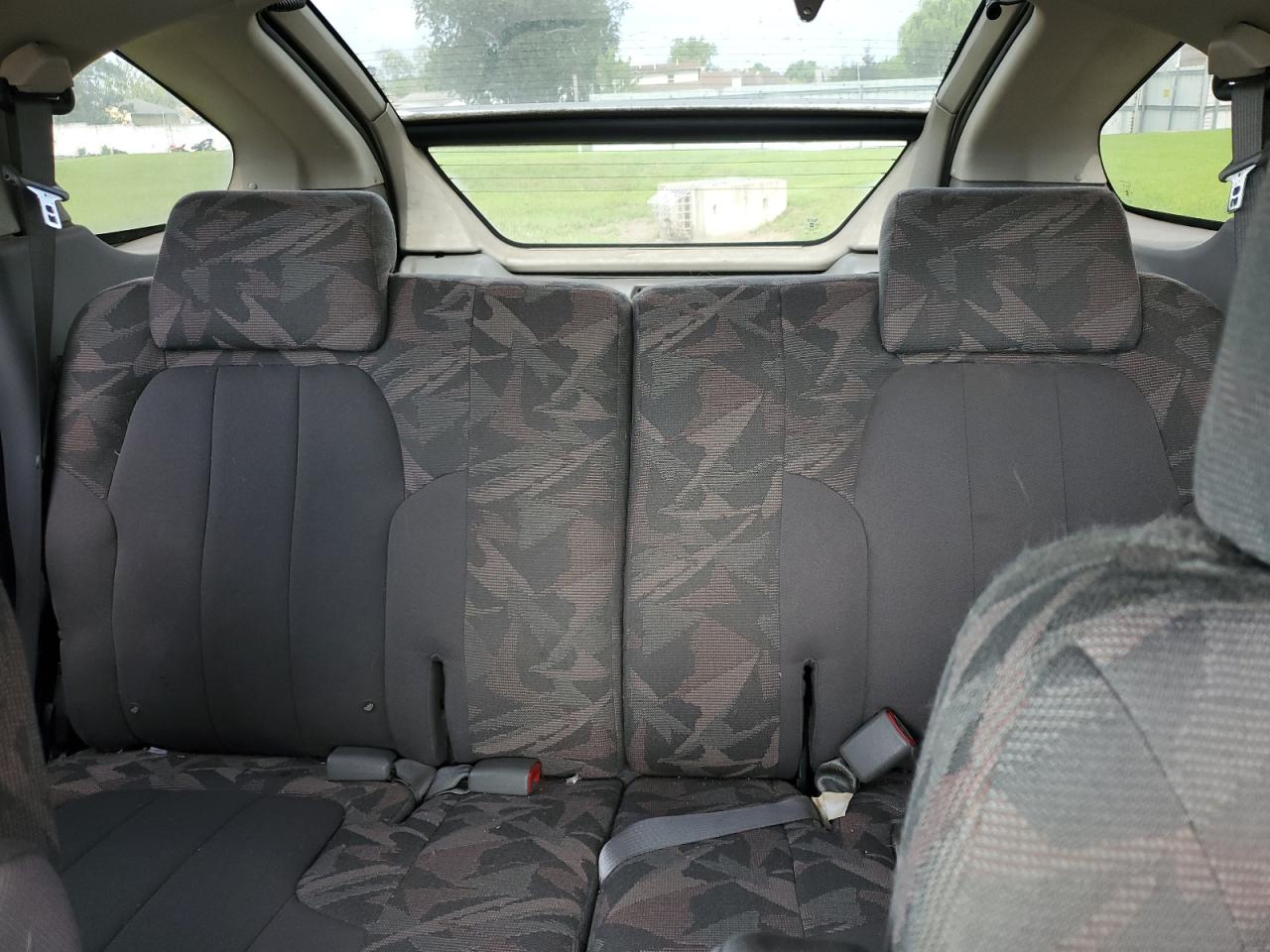 2003 Pontiac Aztek    Silver vin: 3G7DA03E83S574945