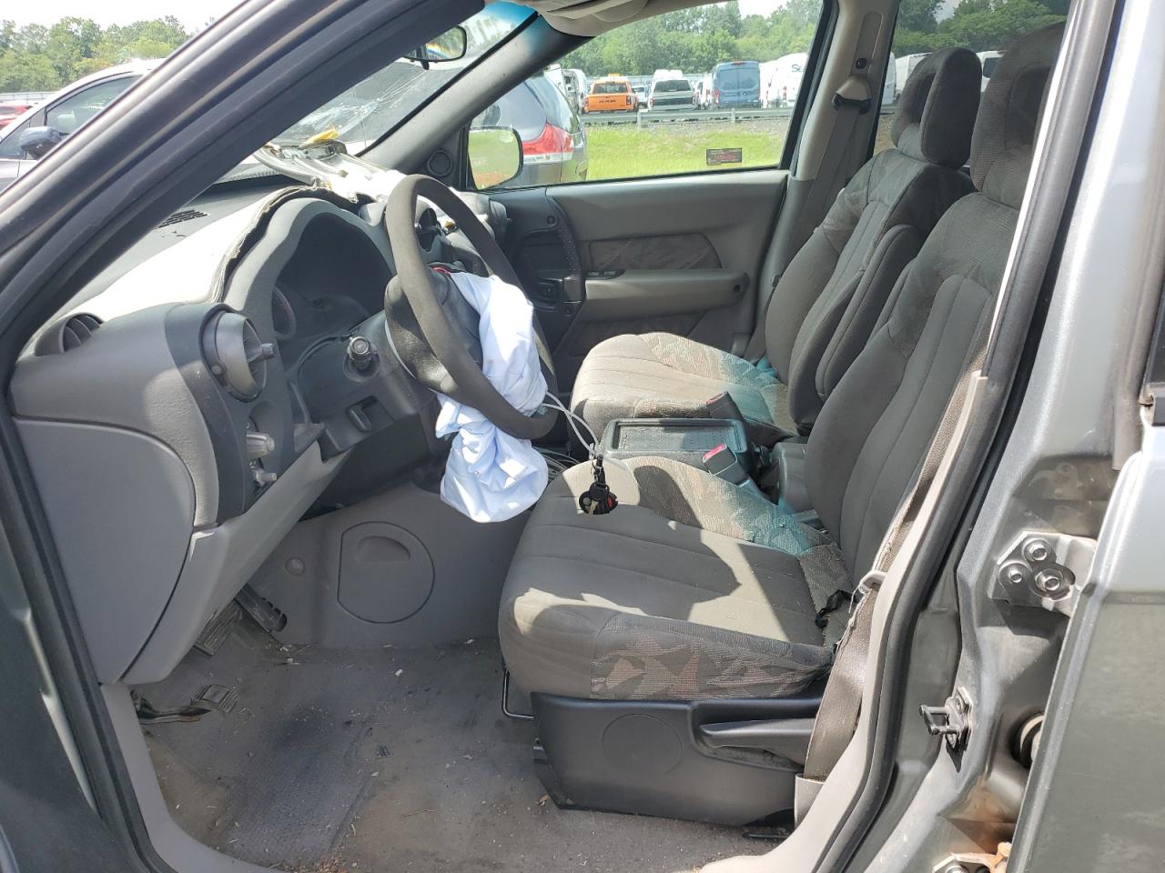 2003 Pontiac Aztek    Silver vin: 3G7DA03E83S574945