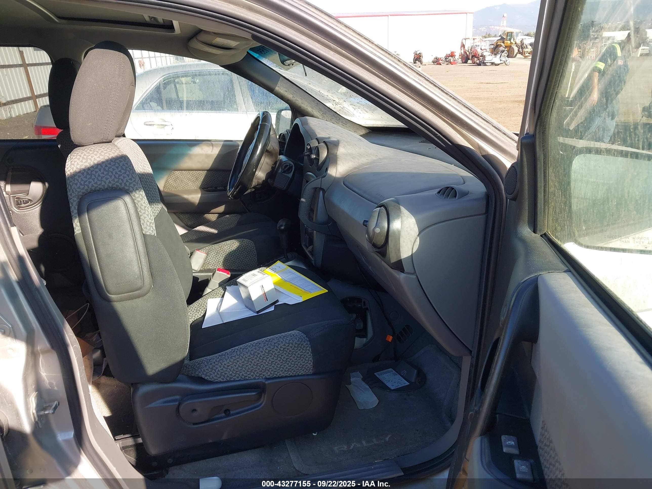 2005 Pontiac Aztek   Silver vin: 3G7DA03E85S526266