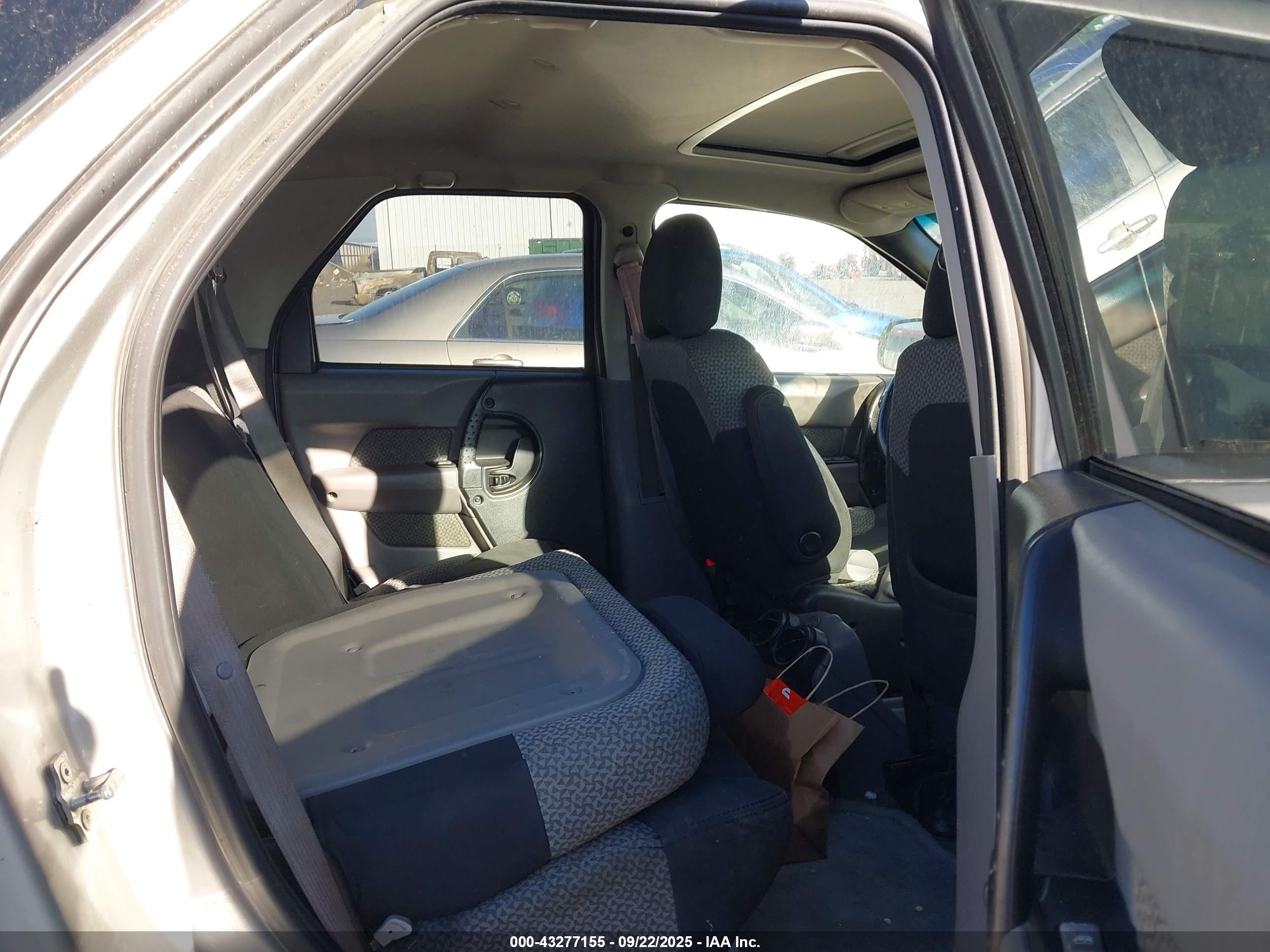 2005 Pontiac Aztek   Silver vin: 3G7DA03E85S526266