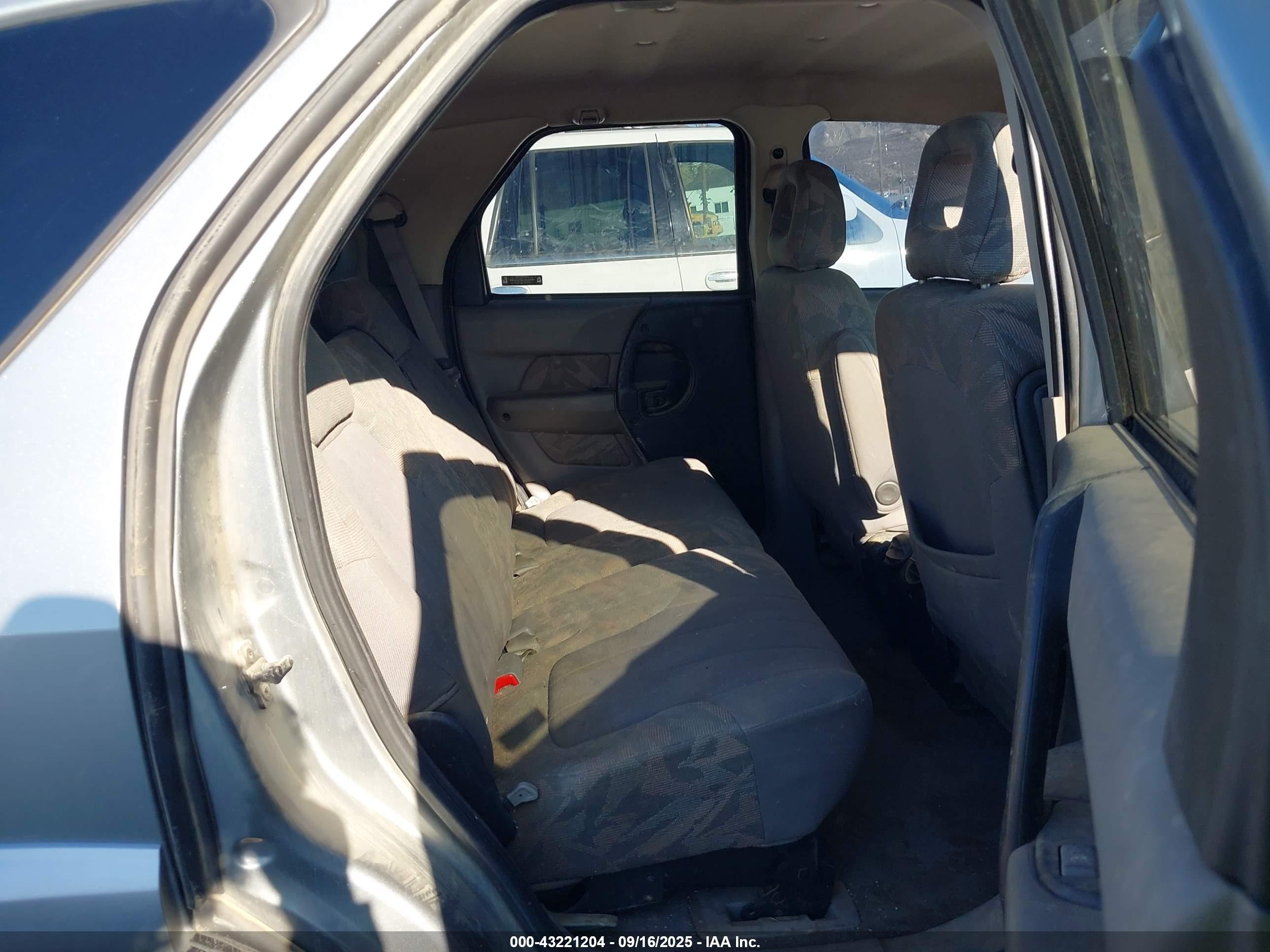 2003 Pontiac Aztek   Silver vin: 3G7DA03E93S513829