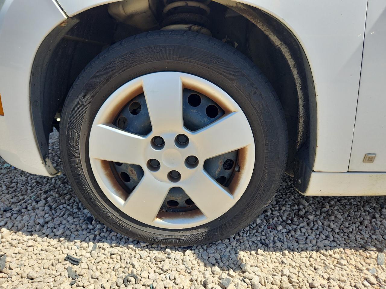 2008 Chevrolet Hhr Panel Ls White vin: 3GCDA15D98S530875 Damage: Left Front Tire, Worn, Replacement Required