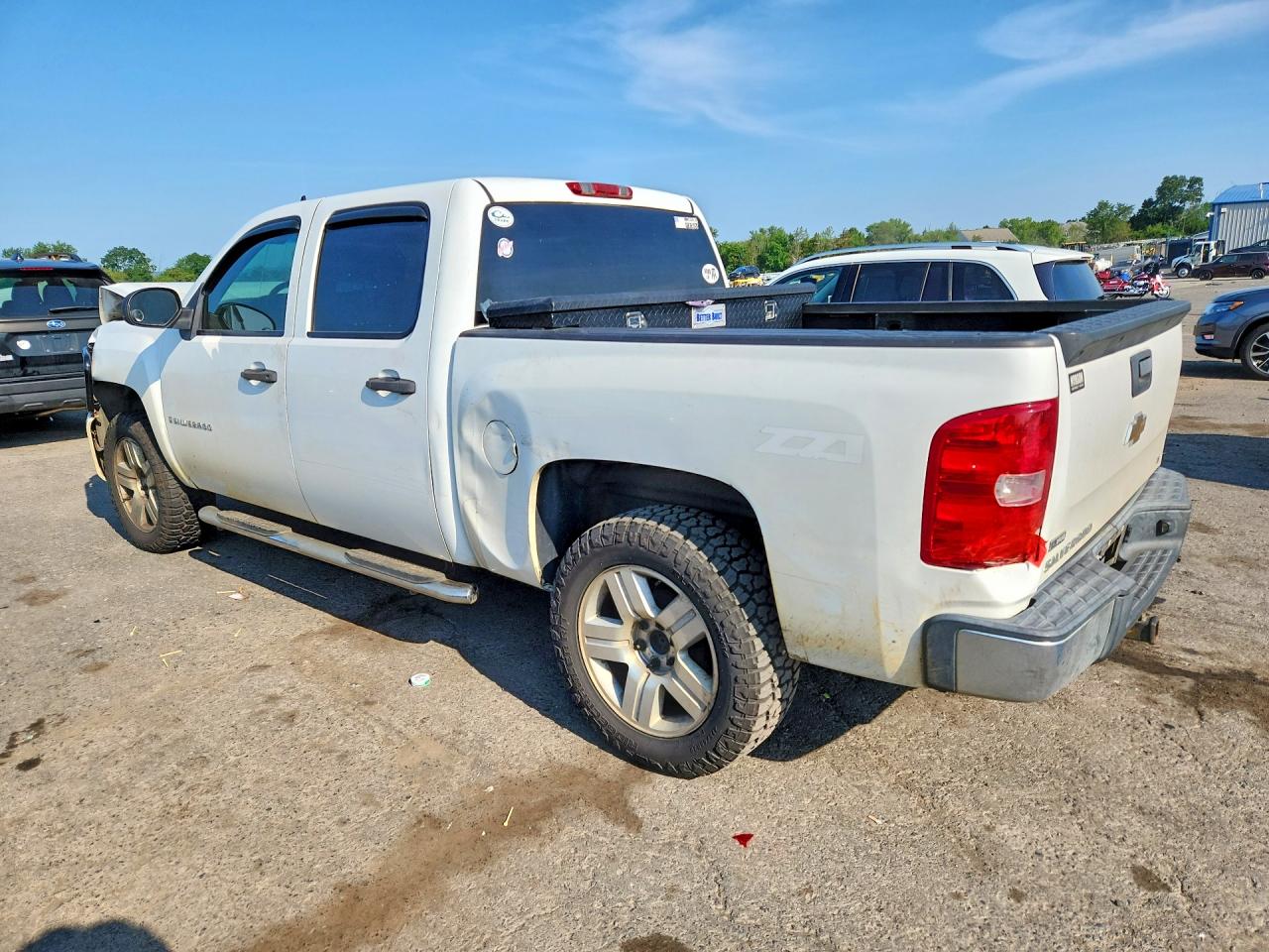 2007 Chevrolet Silverado C1500 Crew Cab White vin: 3GCEC13057G545065