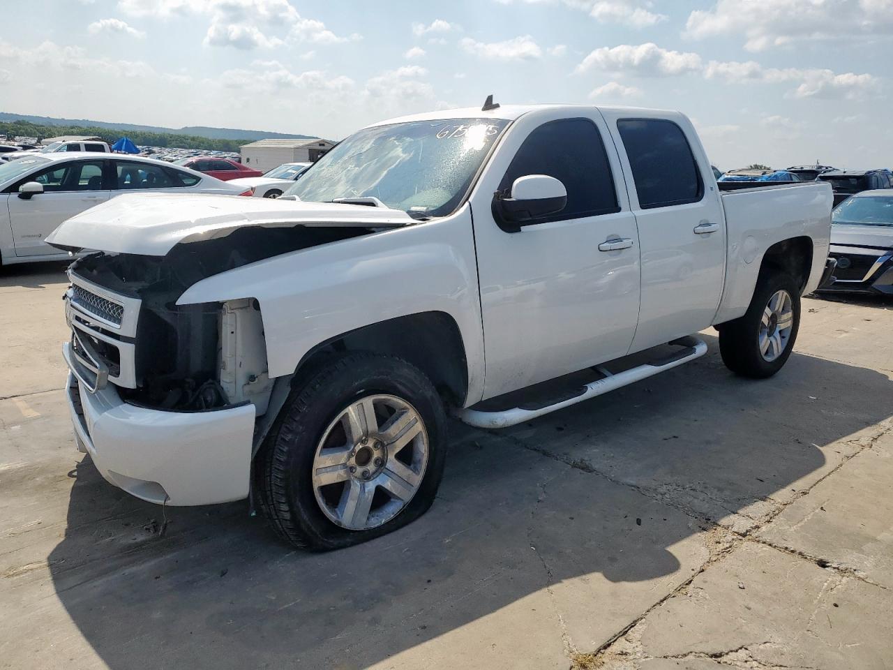2007 Chevrolet Silverado C1500 Crew Cab White vin: 3GCEC13J77G520256