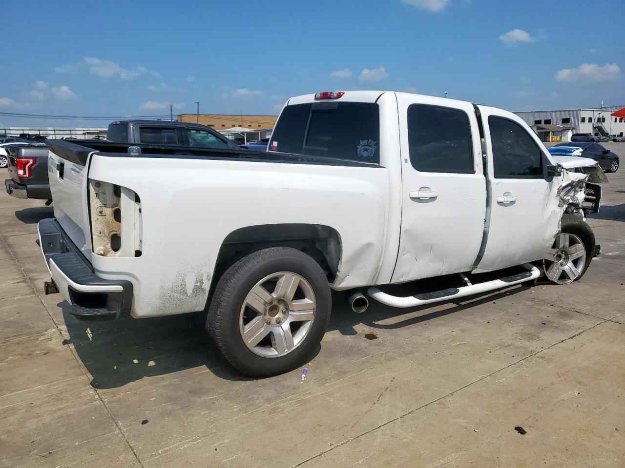 2007 Chevrolet Silverado C1500 Crew Cab White vin: 3GCEC13J77G520256