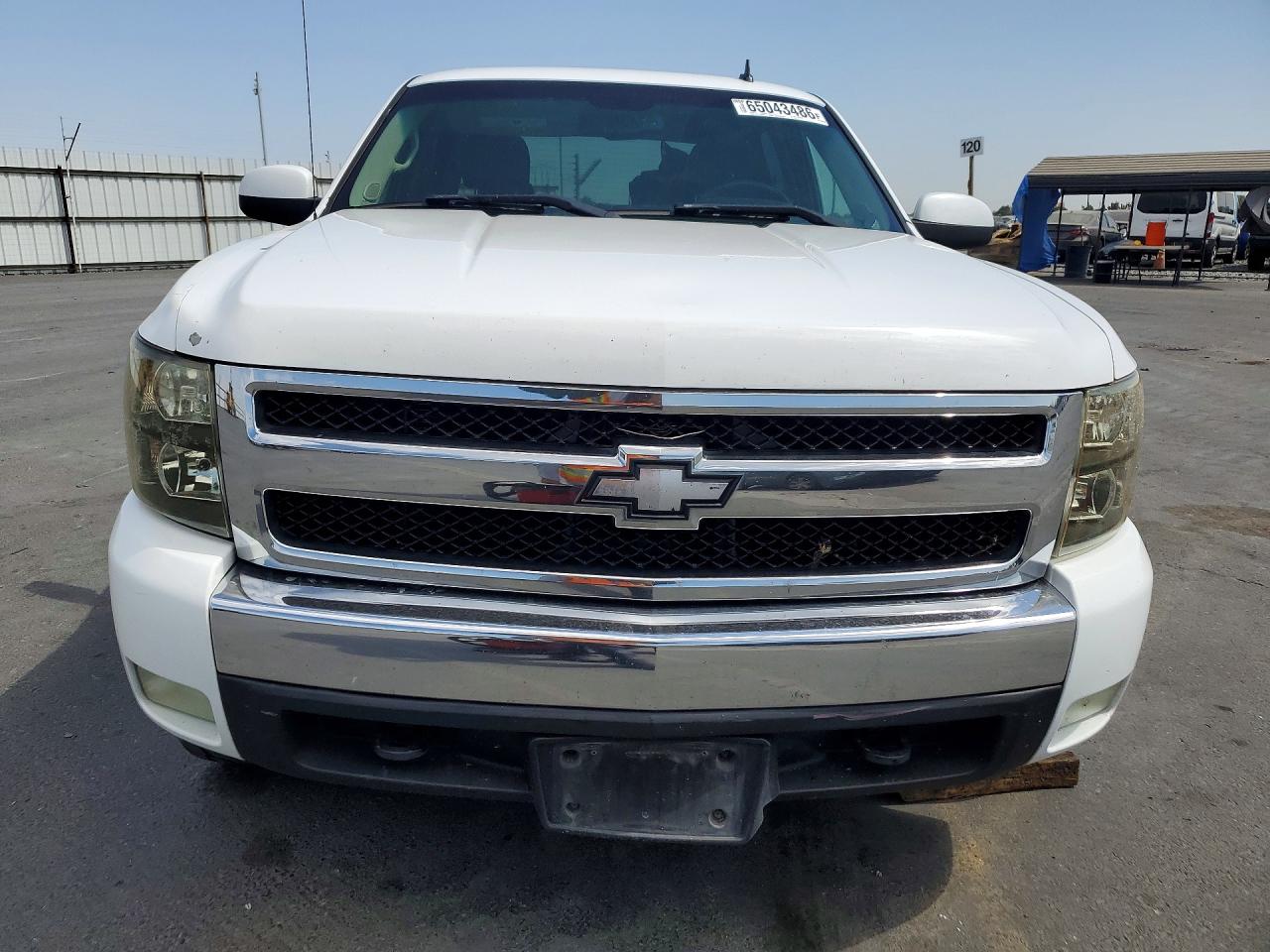 2008 Chevrolet Silverado C1500 White vin: 3GCEC13J98G269077