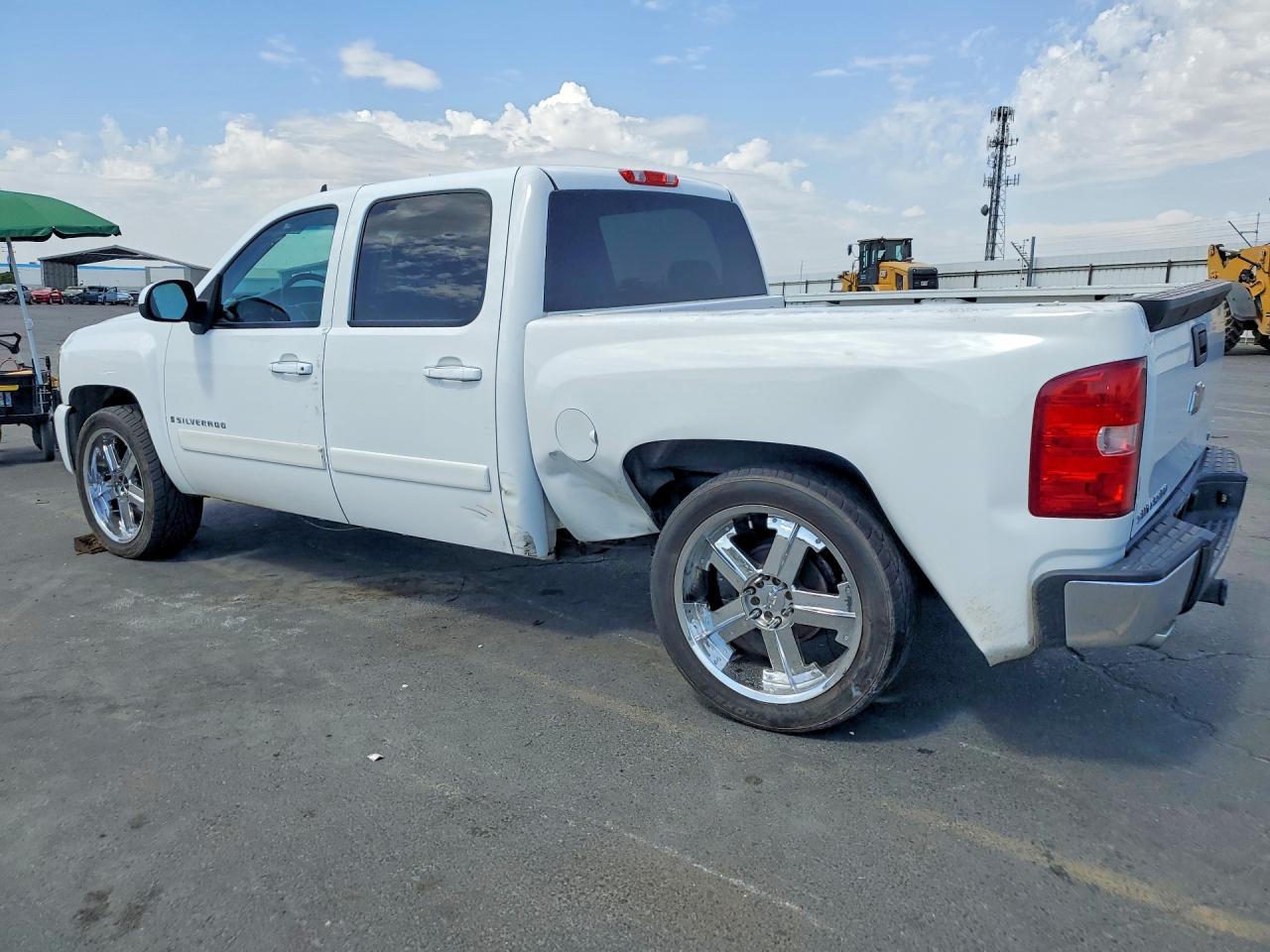 2008 Chevrolet Silverado C1500 White vin: 3GCEC13J98G269077