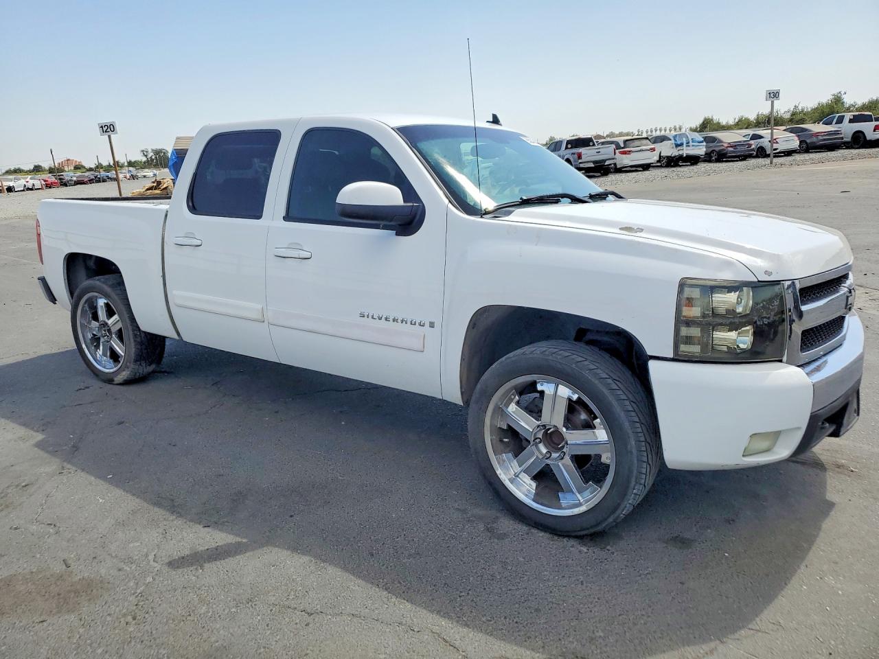 2008 Chevrolet Silverado C1500 White vin: 3GCEC13J98G269077