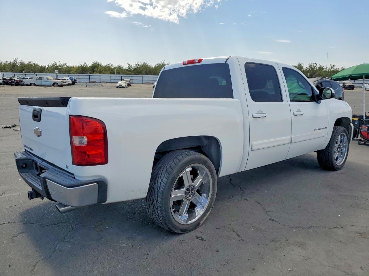 2008 Chevrolet Silverado C1500 White vin: 3GCEC13J98G269077